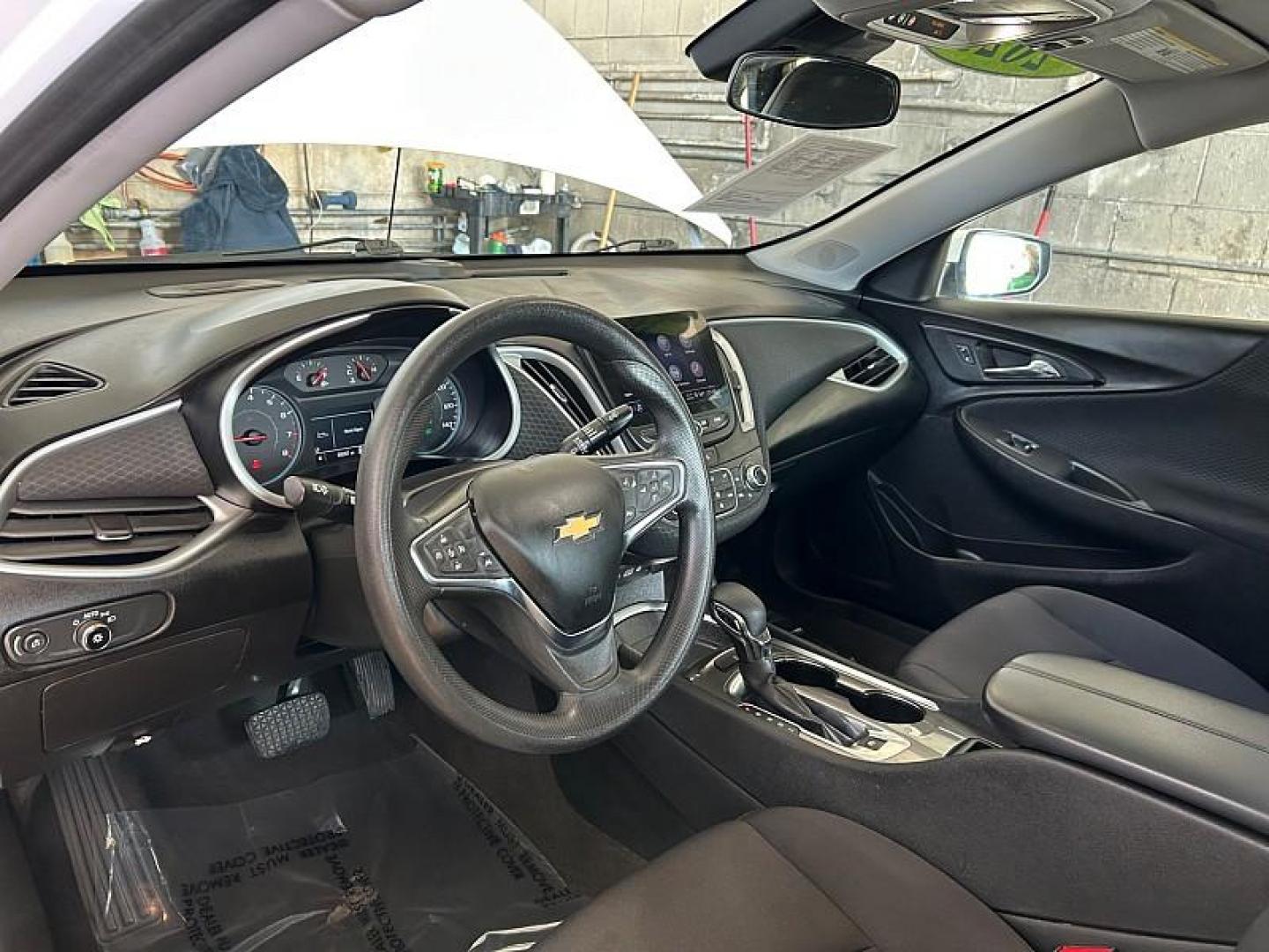 2023 WHITE Chevrolet Malibu (1G1ZD5ST7PF) with an 4-Cyl Turbo 1.5 Liter engine, Automatic CVT transmission, located at 412 Auto Vista Drive, Palmdale, CA, 93551, (661) 945-0620, 34.592636, -118.136681 - Photo#22