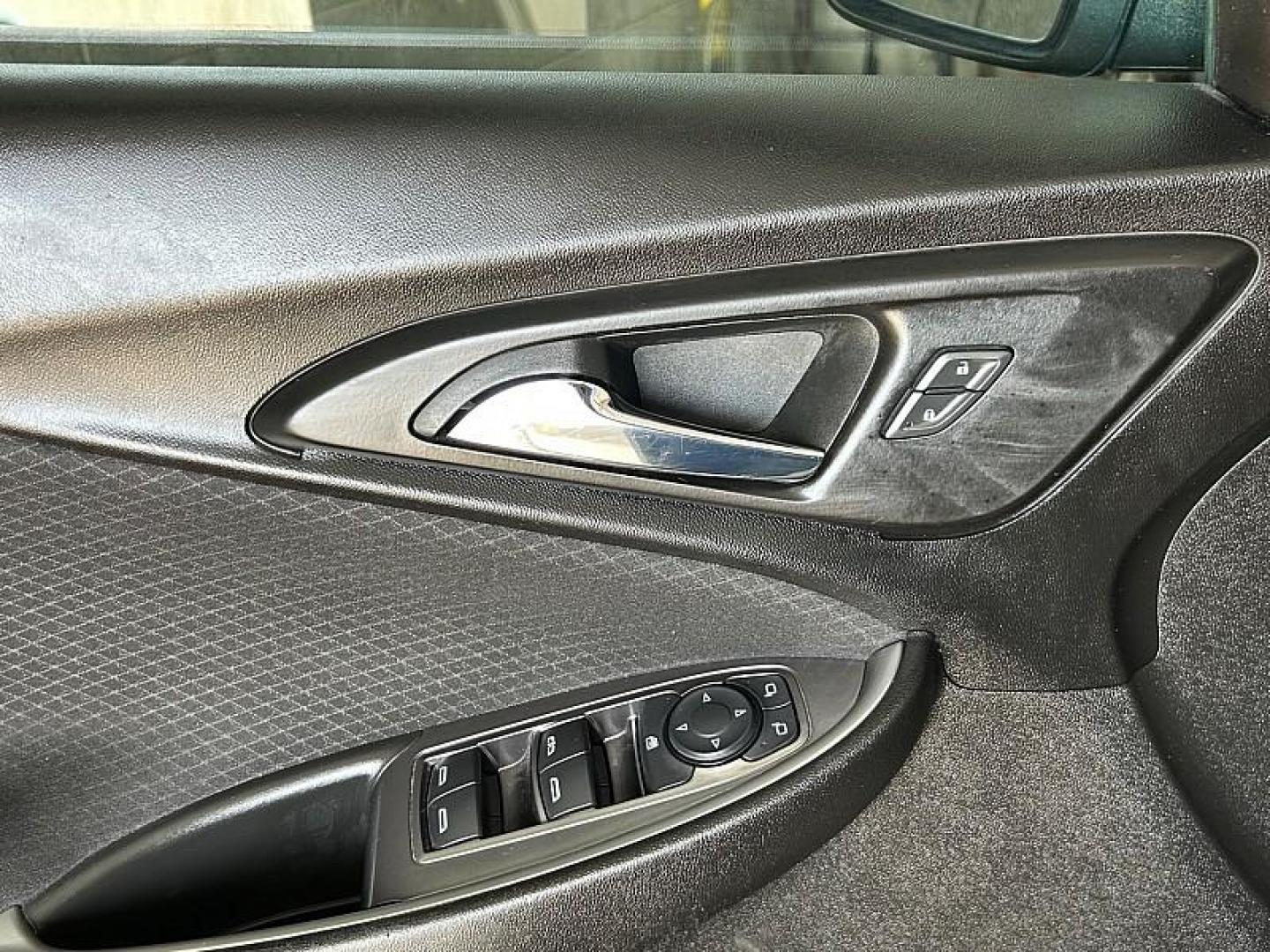 2023 WHITE Chevrolet Malibu (1G1ZD5ST7PF) with an 4-Cyl Turbo 1.5 Liter engine, Automatic CVT transmission, located at 412 Auto Vista Drive, Palmdale, CA, 93551, (661) 945-0620, 34.592636, -118.136681 - Photo#32