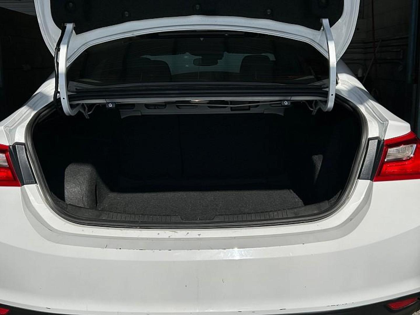 2023 WHITE Chevrolet Malibu (1G1ZD5ST7PF) with an 4-Cyl Turbo 1.5 Liter engine, Automatic CVT transmission, located at 412 Auto Vista Drive, Palmdale, CA, 93551, (661) 945-0620, 34.592636, -118.136681 - Photo#33