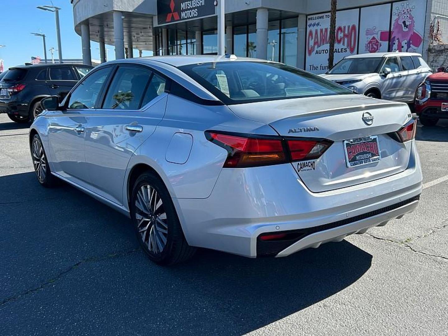 2024 SILVER Nissan Altima (1N4BL4DV4RN) with an 4-Cyl 2.5 Liter engine, Automatic Xtronic CVT transmission, located at 412 Auto Vista Drive, Palmdale, CA, 93551, (661) 945-0620, 34.592636, -118.136681 - Photo#9
