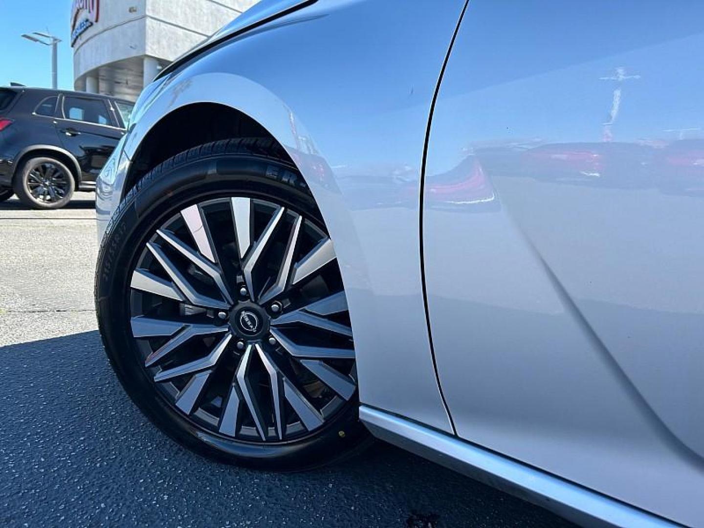 2024 SILVER Nissan Altima (1N4BL4DV4RN) with an 4-Cyl 2.5 Liter engine, Automatic Xtronic CVT transmission, located at 412 Auto Vista Drive, Palmdale, CA, 93551, (661) 945-0620, 34.592636, -118.136681 - Photo#16