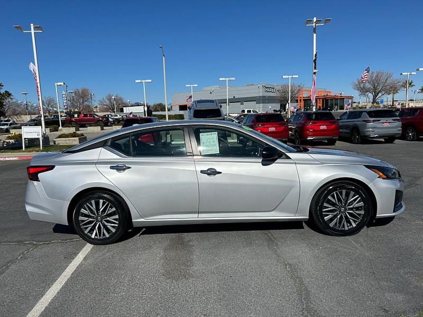 2024 SILVER Nissan Altima (1N4BL4DV4RN) with an 4-Cyl 2.5 Liter engine, Automatic Xtronic CVT transmission, located at 412 Auto Vista Drive, Palmdale, CA, 93551, (661) 945-0620, 34.592636, -118.136681 - Photo#19