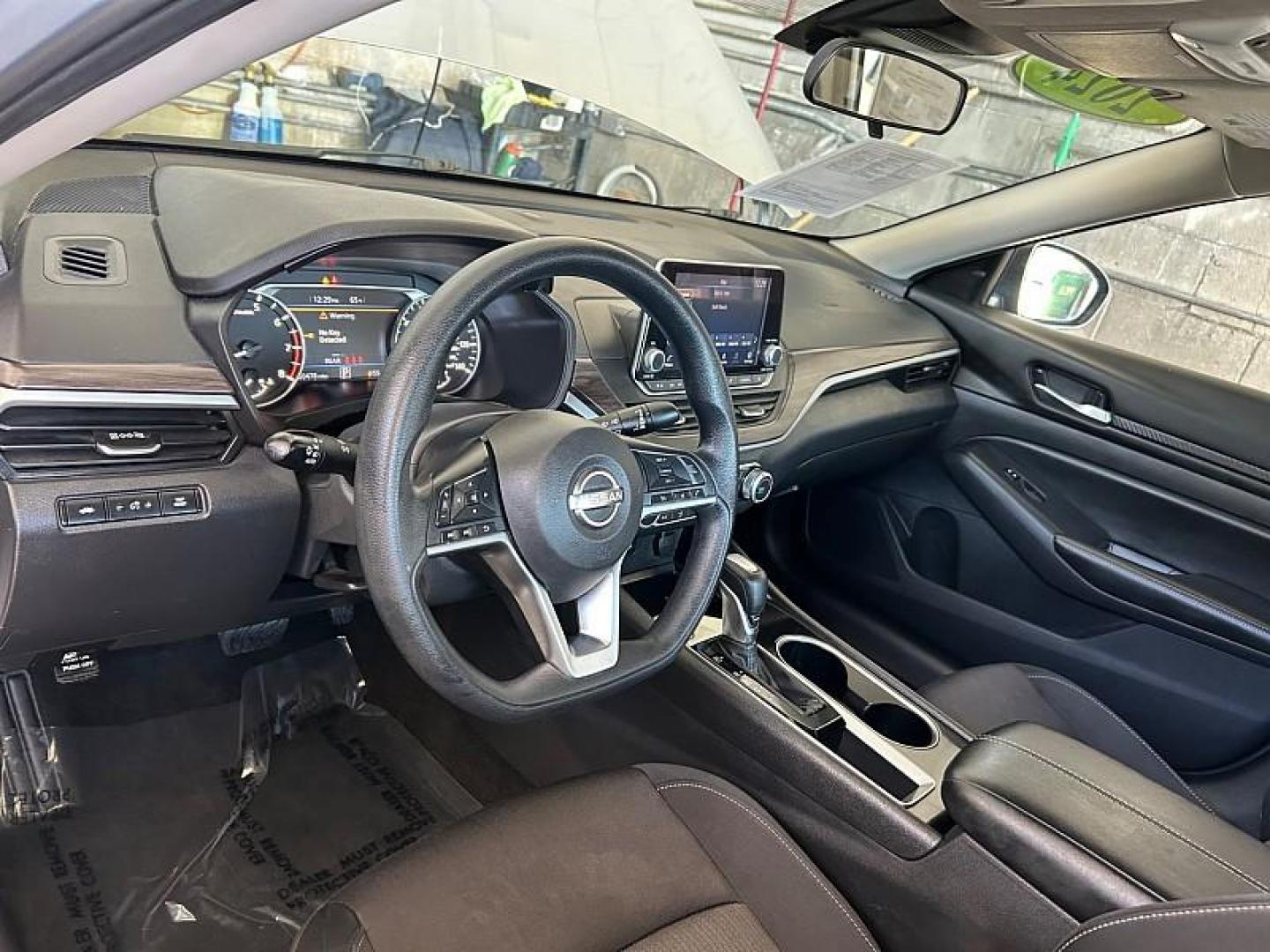 2024 SILVER Nissan Altima (1N4BL4DV4RN) with an 4-Cyl 2.5 Liter engine, Automatic Xtronic CVT transmission, located at 412 Auto Vista Drive, Palmdale, CA, 93551, (661) 945-0620, 34.592636, -118.136681 - Photo#32