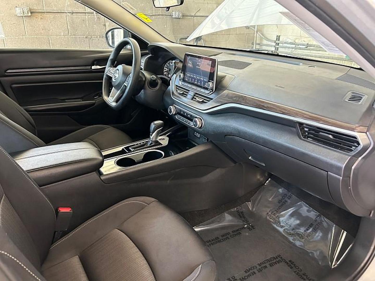 2024 SILVER Nissan Altima (1N4BL4DV4RN) with an 4-Cyl 2.5 Liter engine, Automatic Xtronic CVT transmission, located at 412 Auto Vista Drive, Palmdale, CA, 93551, (661) 945-0620, 34.592636, -118.136681 - Photo#33