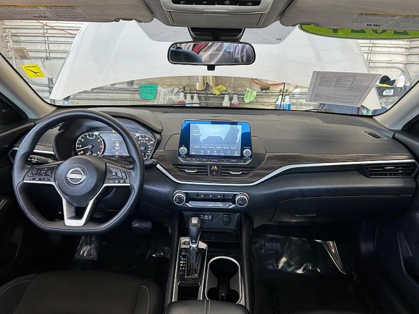 2024 SILVER Nissan Altima (1N4BL4DV4RN) with an 4-Cyl 2.5 Liter engine, Automatic Xtronic CVT transmission, located at 412 Auto Vista Drive, Palmdale, CA, 93551, (661) 945-0620, 34.592636, -118.136681 - Photo#38