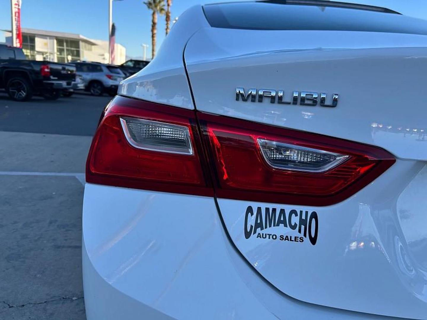 2023 WHITE Chevrolet Malibu (1G1ZD5ST2PF) with an 4-Cyl Turbo 1.5 Liter engine, Automatic CVT transmission, located at 412 Auto Vista Drive, Palmdale, CA, 93551, (661) 945-0620, 34.592636, -118.136681 - Photo#6