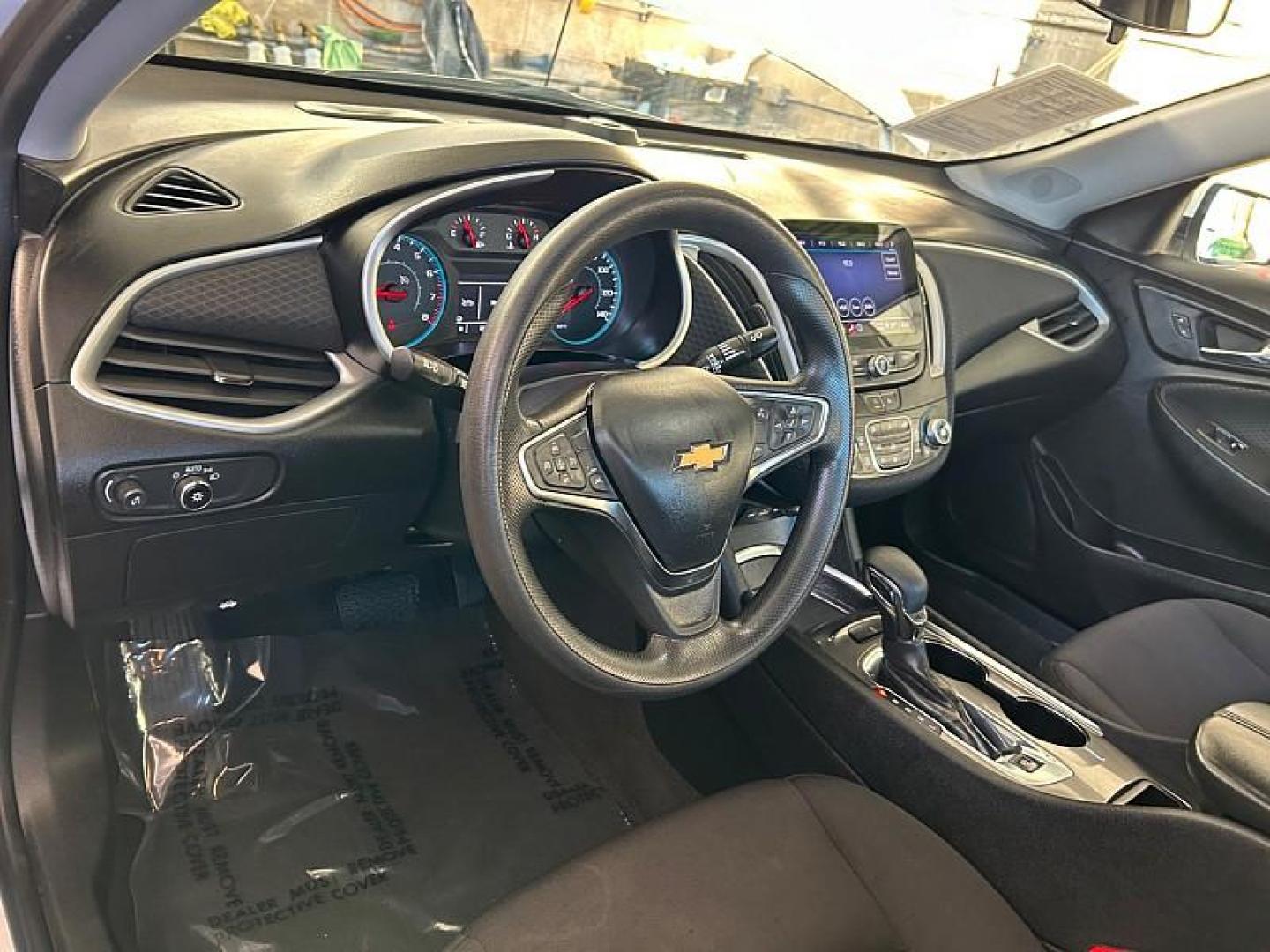 2023 WHITE Chevrolet Malibu (1G1ZD5ST2PF) with an 4-Cyl Turbo 1.5 Liter engine, Automatic CVT transmission, located at 412 Auto Vista Drive, Palmdale, CA, 93551, (661) 945-0620, 34.592636, -118.136681 - Photo#12