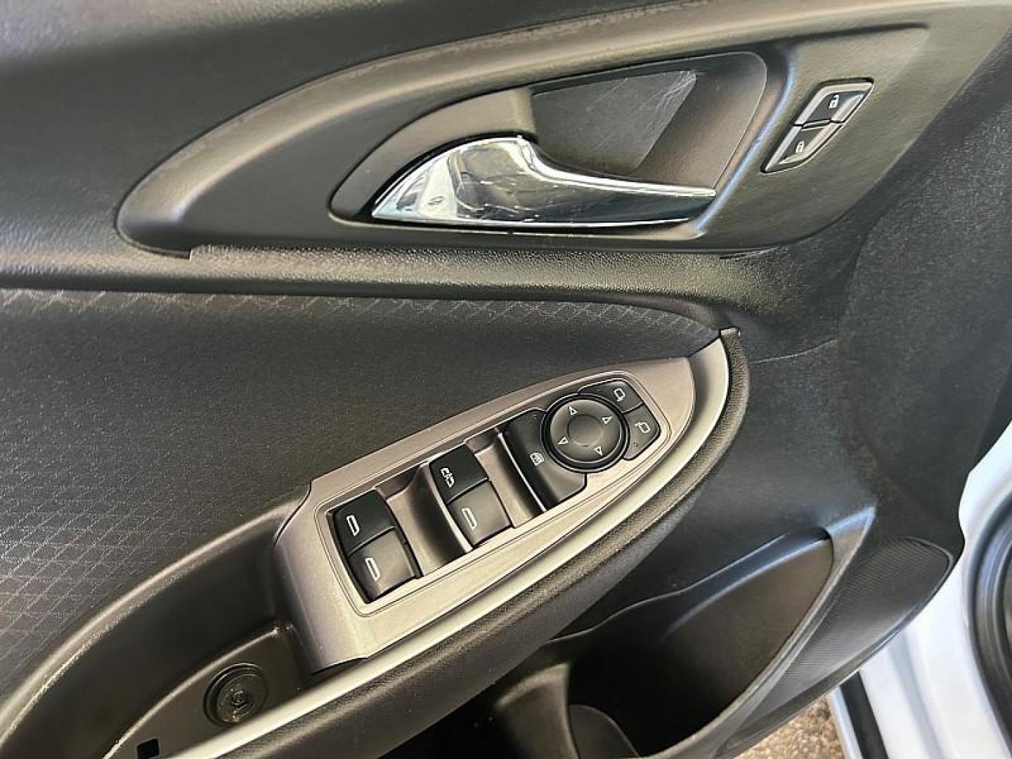 2023 WHITE Chevrolet Malibu (1G1ZD5ST2PF) with an 4-Cyl Turbo 1.5 Liter engine, Automatic CVT transmission, located at 412 Auto Vista Drive, Palmdale, CA, 93551, (661) 945-0620, 34.592636, -118.136681 - Photo#19