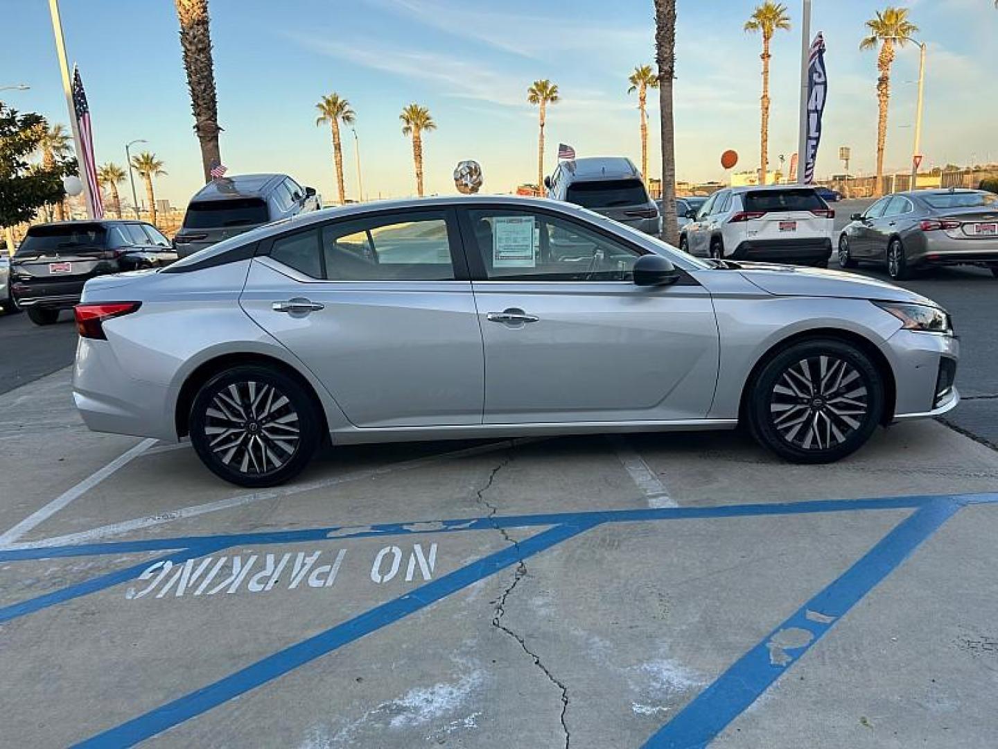2024 SILVER Nissan Altima (1N4BL4DV3RN) with an 4-Cyl 2.5 Liter engine, Automatic Xtronic CVT transmission, located at 412 Auto Vista Drive, Palmdale, CA, 93551, (661) 945-0620, 34.592636, -118.136681 - Photo#24