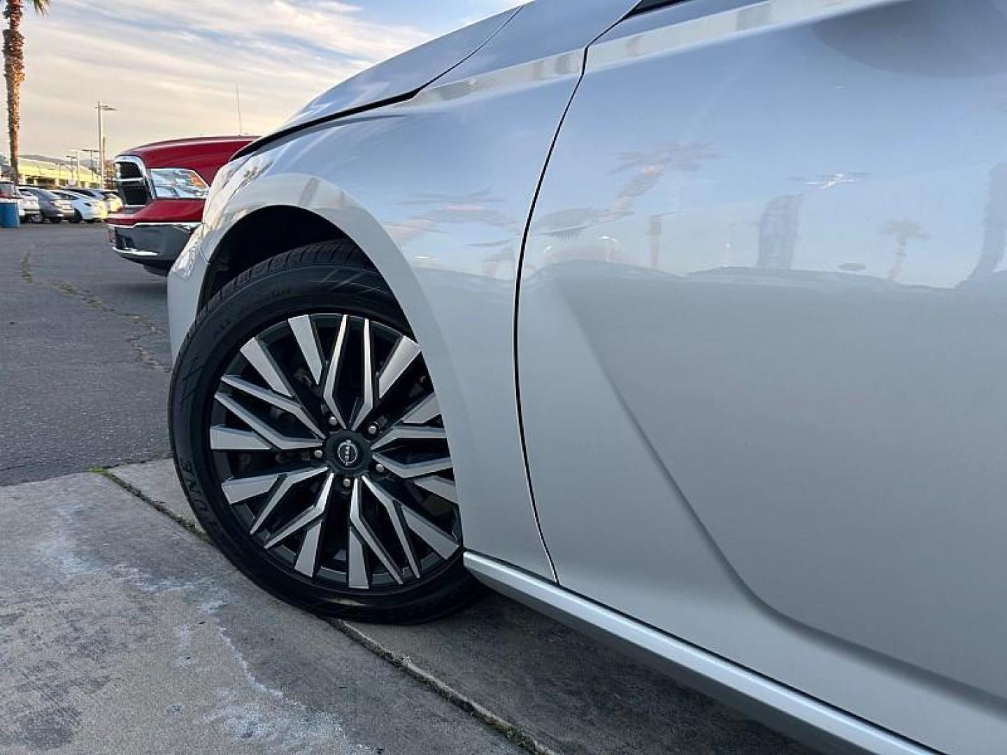 2024 SILVER Nissan Altima (1N4BL4DV3RN) with an 4-Cyl 2.5 Liter engine, Automatic Xtronic CVT transmission, located at 412 Auto Vista Drive, Palmdale, CA, 93551, (661) 945-0620, 34.592636, -118.136681 - Photo#32