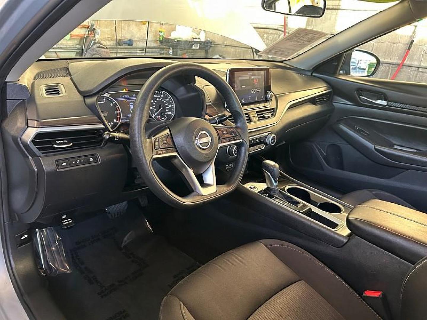 2024 SILVER Nissan Altima (1N4BL4DV3RN) with an 4-Cyl 2.5 Liter engine, Automatic Xtronic CVT transmission, located at 412 Auto Vista Drive, Palmdale, CA, 93551, (661) 945-0620, 34.592636, -118.136681 - Photo#45