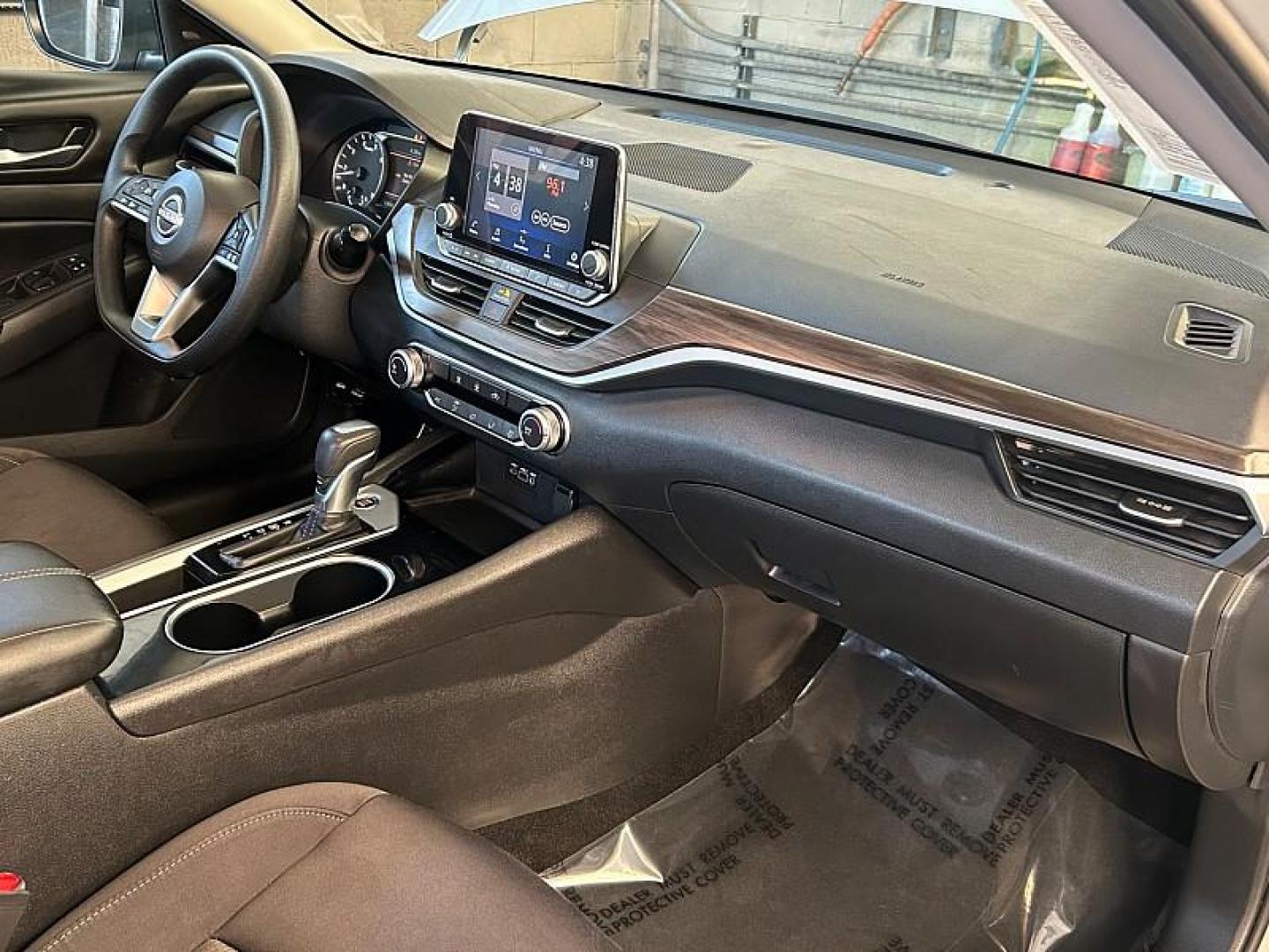 2024 SILVER Nissan Altima (1N4BL4DV3RN) with an 4-Cyl 2.5 Liter engine, Automatic Xtronic CVT transmission, located at 412 Auto Vista Drive, Palmdale, CA, 93551, (661) 945-0620, 34.592636, -118.136681 - Photo#68