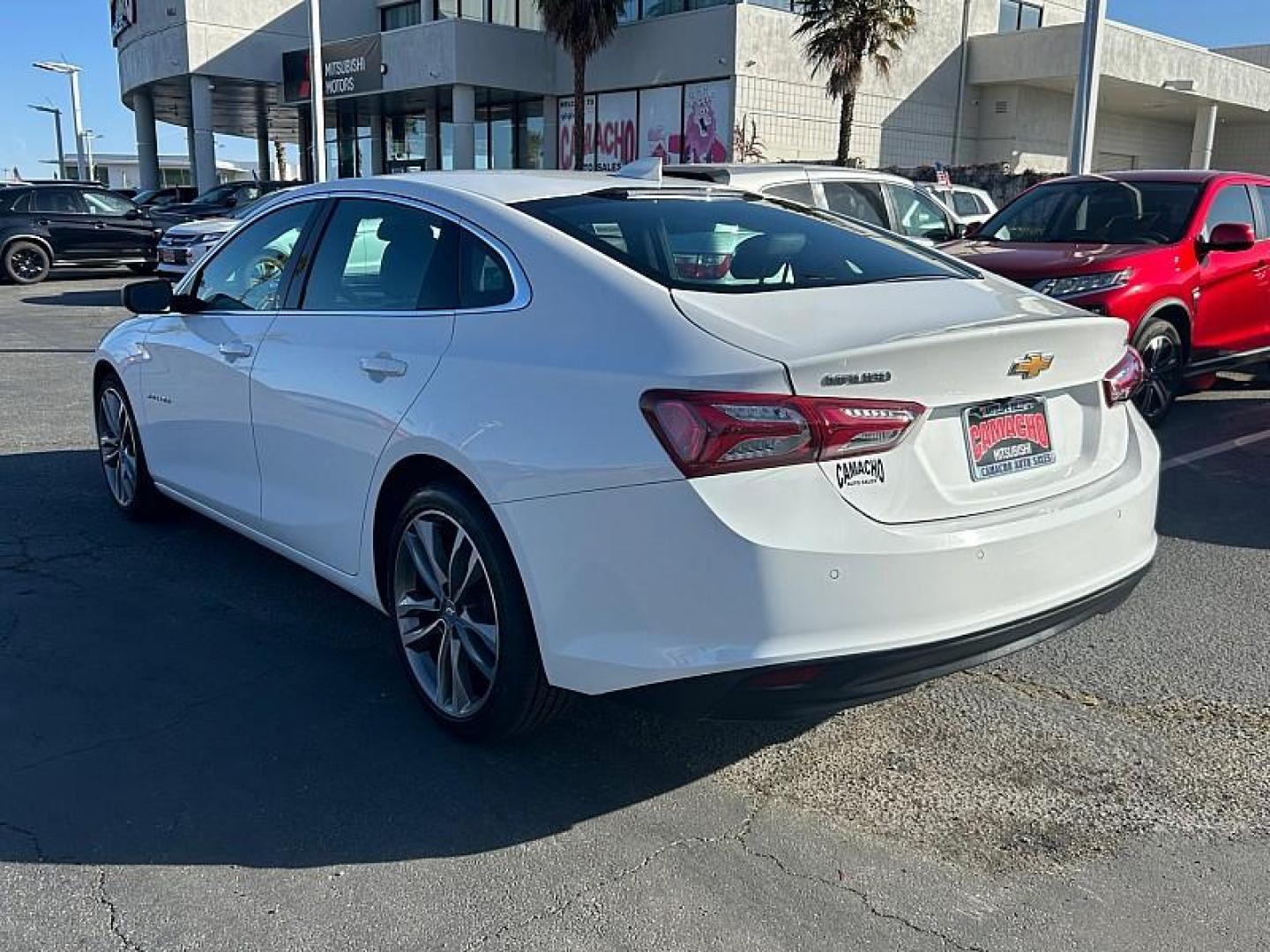 2024 WHITE Chevrolet Malibu (1G1ZE5ST4RF) with an 4-Cyl Turbo 1.5 Liter engine, Automatic CVT transmission, located at 412 Auto Vista Drive, Palmdale, CA, 93551, (661) 945-0620, 34.592636, -118.136681 - Photo#5