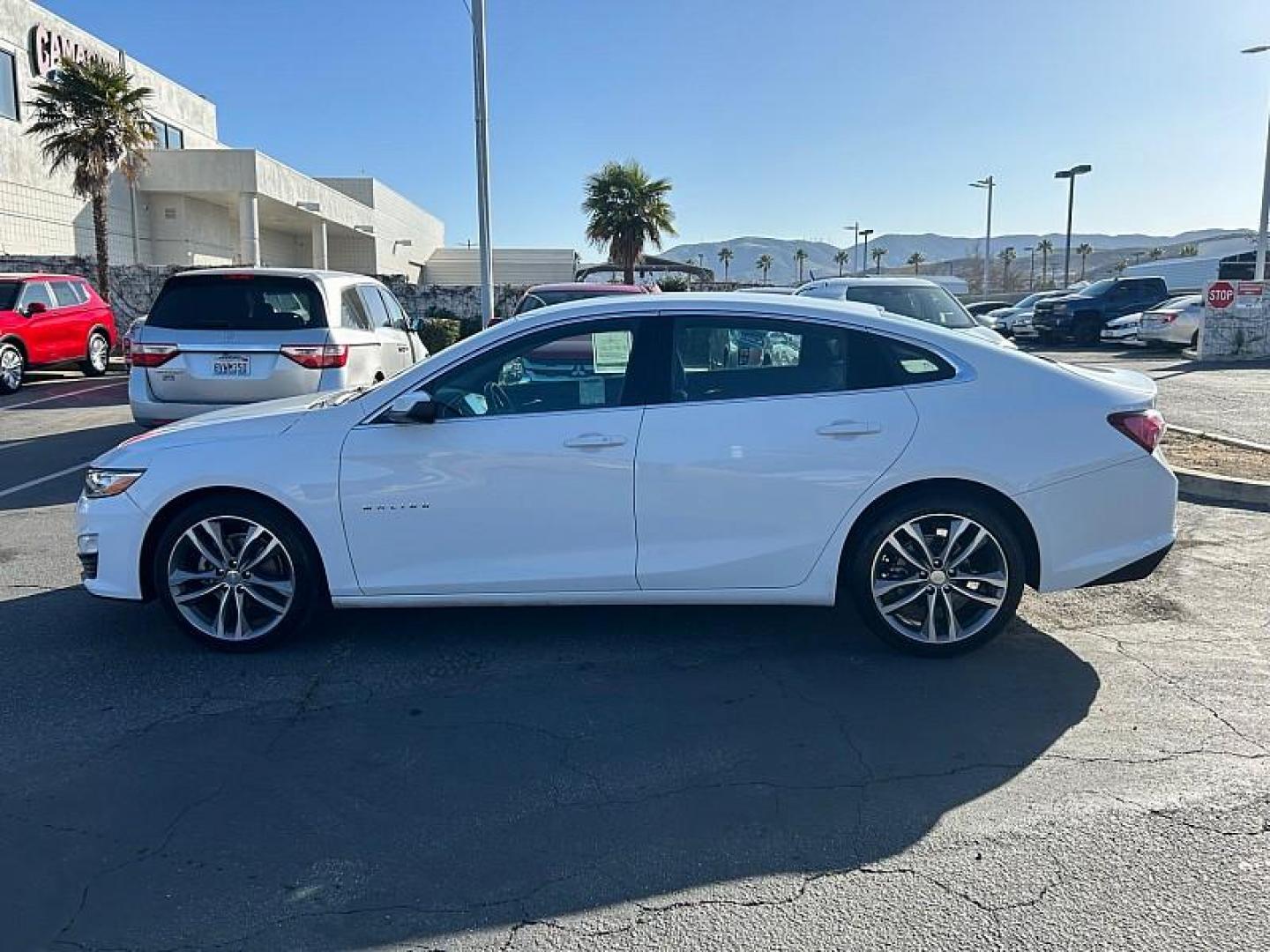 2024 WHITE Chevrolet Malibu (1G1ZE5ST4RF) with an 4-Cyl Turbo 1.5 Liter engine, Automatic CVT transmission, located at 412 Auto Vista Drive, Palmdale, CA, 93551, (661) 945-0620, 34.592636, -118.136681 - Photo#6
