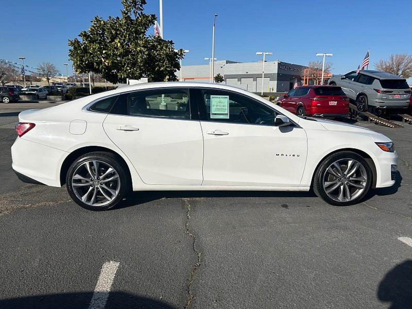 2024 WHITE Chevrolet Malibu (1G1ZE5ST4RF) with an 4-Cyl Turbo 1.5 Liter engine, Automatic CVT transmission, located at 412 Auto Vista Drive, Palmdale, CA, 93551, (661) 945-0620, 34.592636, -118.136681 - Photo#8