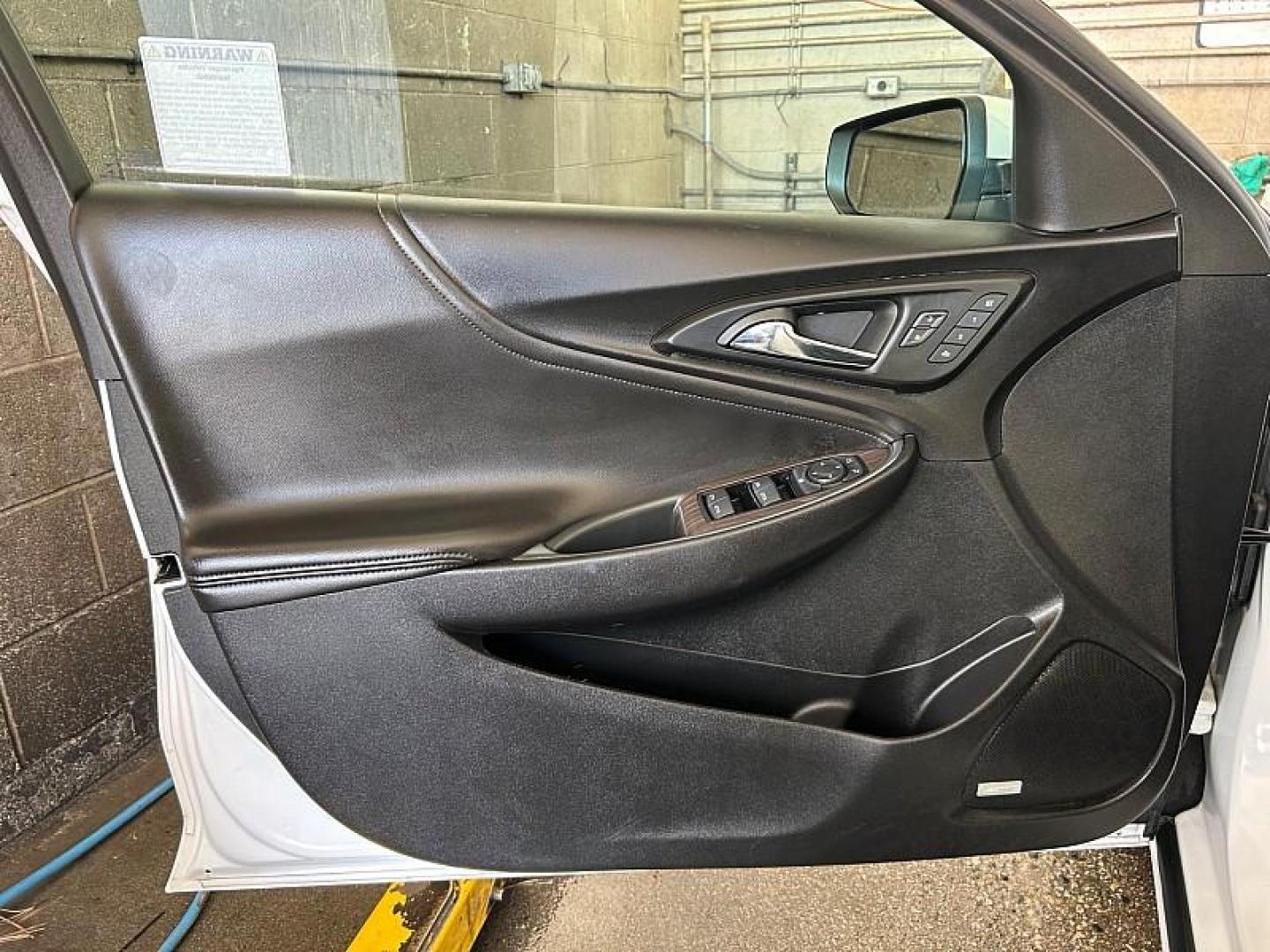 2024 WHITE Chevrolet Malibu (1G1ZE5ST4RF) with an 4-Cyl Turbo 1.5 Liter engine, Automatic CVT transmission, located at 412 Auto Vista Drive, Palmdale, CA, 93551, (661) 945-0620, 34.592636, -118.136681 - Photo#18