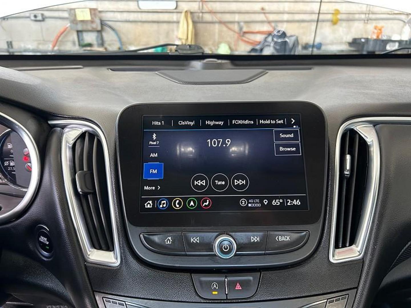 2024 WHITE Chevrolet Malibu (1G1ZE5ST4RF) with an 4-Cyl Turbo 1.5 Liter engine, Automatic CVT transmission, located at 412 Auto Vista Drive, Palmdale, CA, 93551, (661) 945-0620, 34.592636, -118.136681 - Photo#23