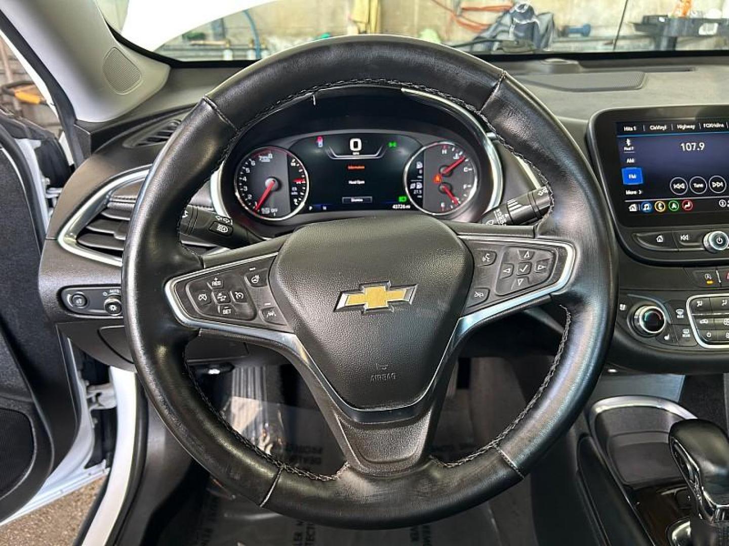 2024 WHITE Chevrolet Malibu (1G1ZE5ST4RF) with an 4-Cyl Turbo 1.5 Liter engine, Automatic CVT transmission, located at 412 Auto Vista Drive, Palmdale, CA, 93551, (661) 945-0620, 34.592636, -118.136681 - Photo#24