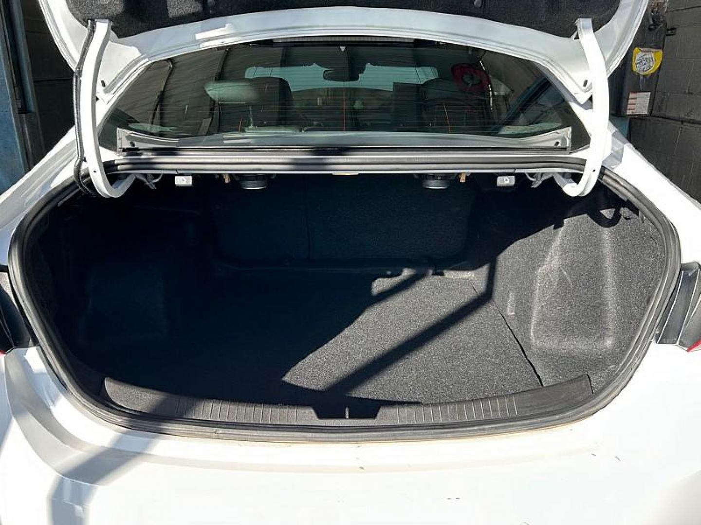 2024 WHITE Chevrolet Malibu (1G1ZE5ST4RF) with an 4-Cyl Turbo 1.5 Liter engine, Automatic CVT transmission, located at 412 Auto Vista Drive, Palmdale, CA, 93551, (661) 945-0620, 34.592636, -118.136681 - Photo#26