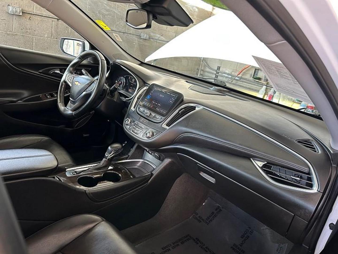 2024 WHITE Chevrolet Malibu (1G1ZE5ST4RF) with an 4-Cyl Turbo 1.5 Liter engine, Automatic CVT transmission, located at 412 Auto Vista Drive, Palmdale, CA, 93551, (661) 945-0620, 34.592636, -118.136681 - Photo#28