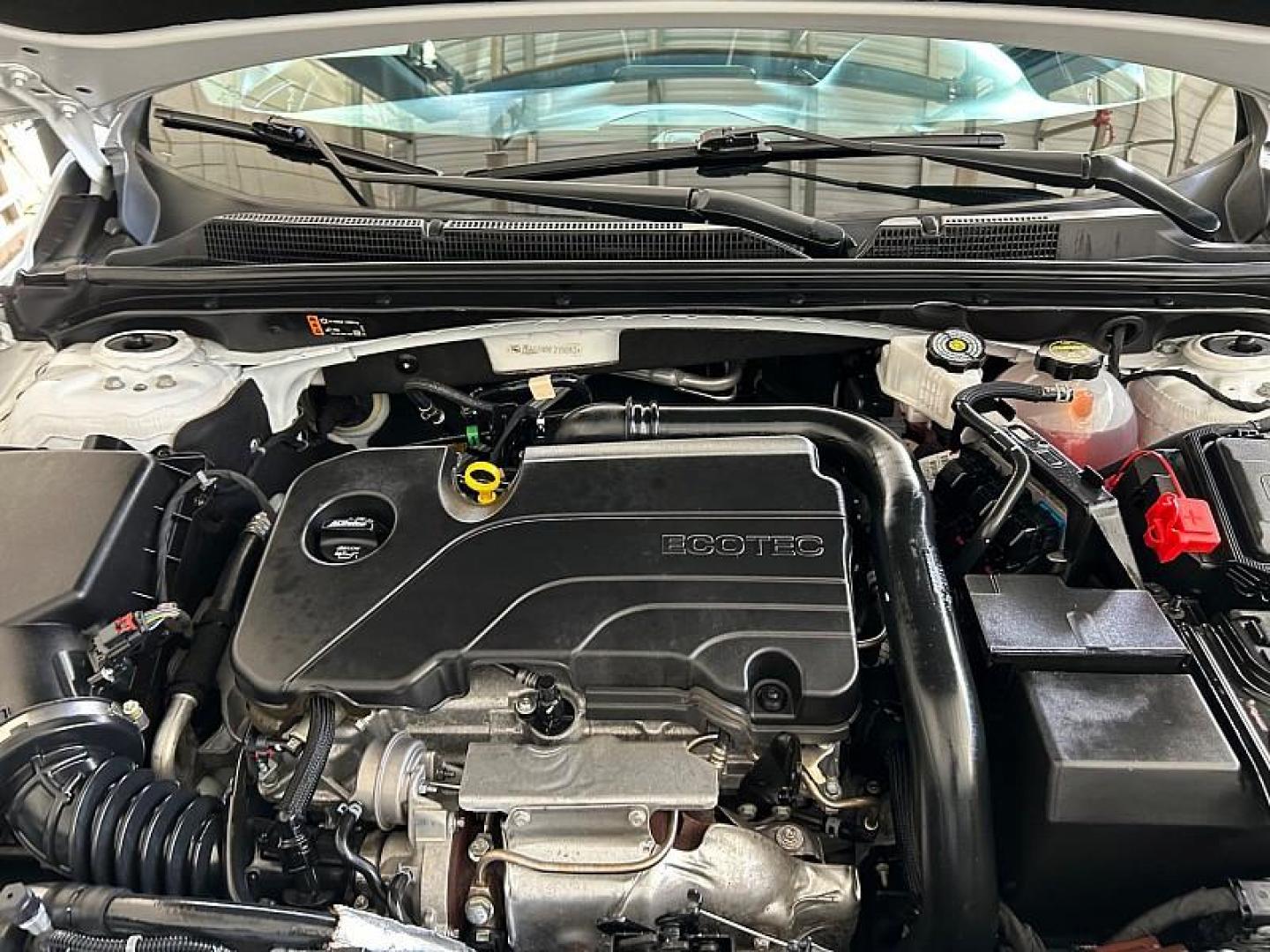 2024 WHITE Chevrolet Malibu (1G1ZE5ST4RF) with an 4-Cyl Turbo 1.5 Liter engine, Automatic CVT transmission, located at 412 Auto Vista Drive, Palmdale, CA, 93551, (661) 945-0620, 34.592636, -118.136681 - Photo#31