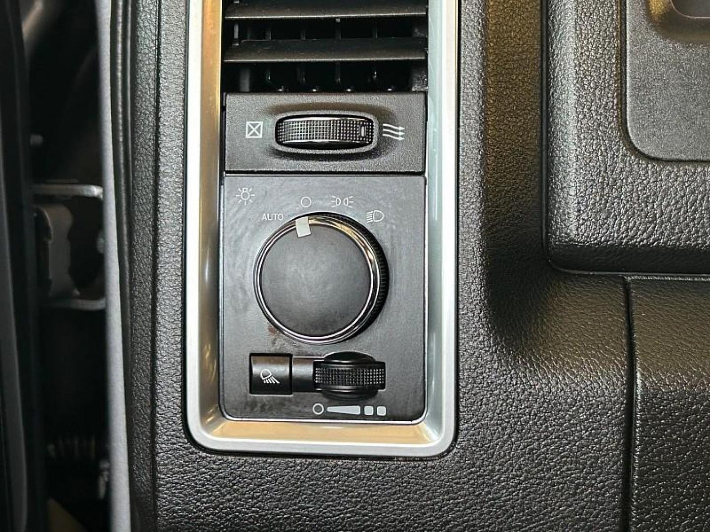 2024 SILVER Ram 1500 Classic 2WD (1C6RR6LG1RS) with an 6-Cyl 3.6 Liter engine, Automatic 8-Spd transmission, located at 412 Auto Vista Drive, Palmdale, CA, 93551, (661) 945-0620, 34.592636, -118.136681 - Photo#25