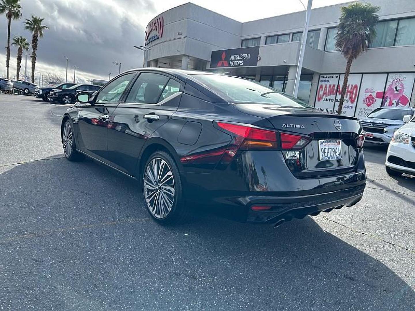 2023 BLACK Nissan Altima (1N4BL4EV1PN) with an 4-Cyl 2.5 Liter engine, Automatic Xtronic CVT transmission, located at 412 Auto Vista Drive, Palmdale, CA, 93551, (661) 945-0620, 34.592636, -118.136681 - Photo#6