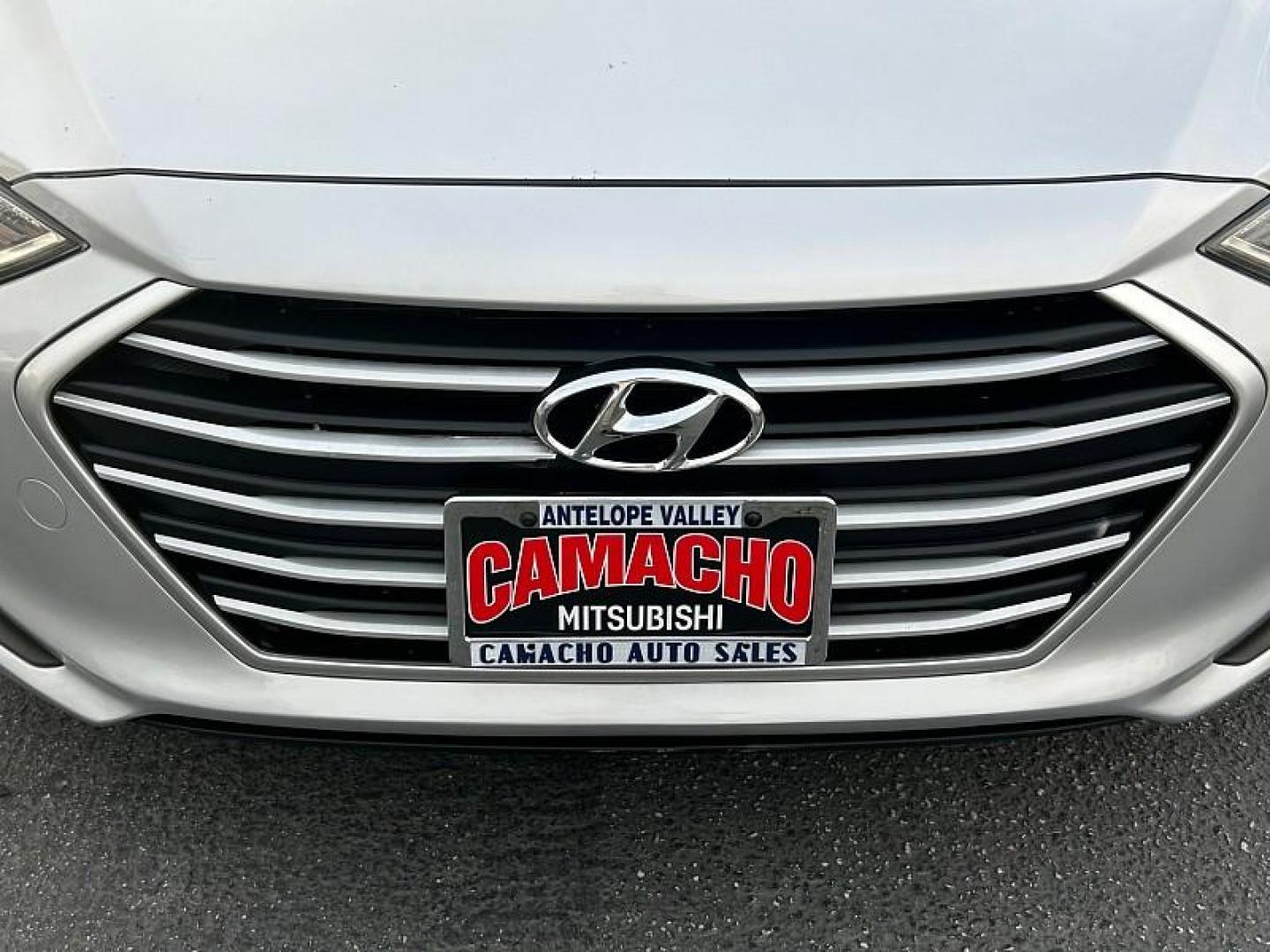 2018 SILVER Hyundai Elantra (KMHD84LF6JU) with an 4-Cyl 2.0 Liter engine, Auto 6-Spd Shiftronic transmission, located at 412 Auto Vista Drive, Palmdale, CA, 93551, (661) 945-0620, 34.592636, -118.136681 - Photo#4