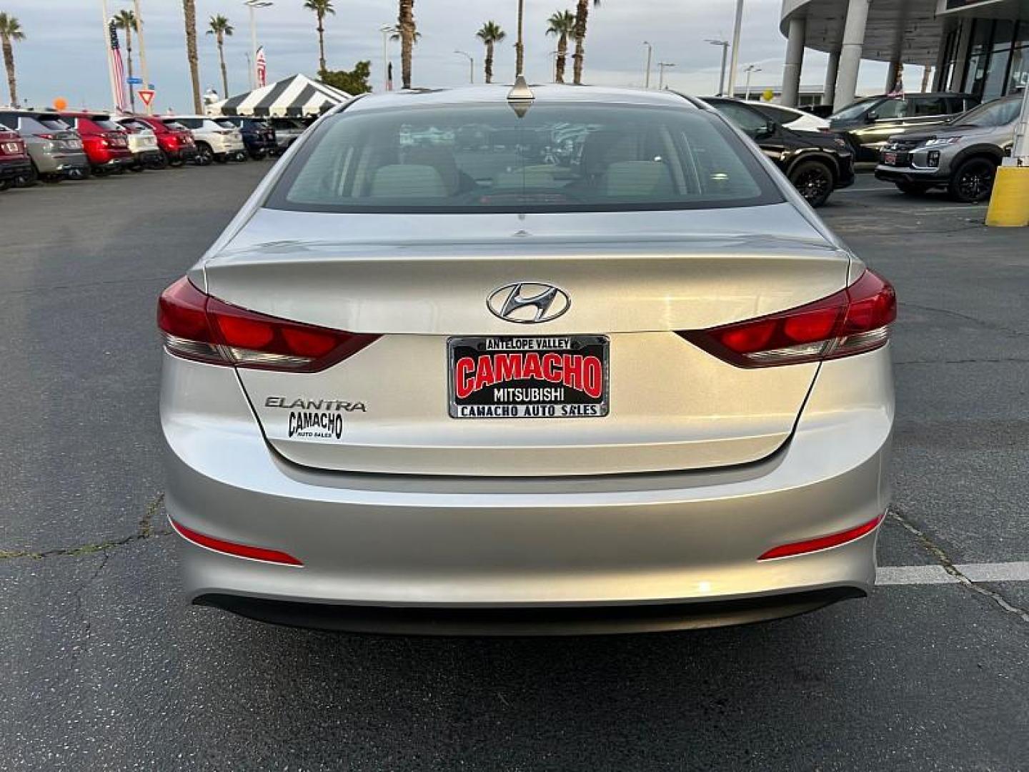 2018 SILVER Hyundai Elantra (KMHD84LF6JU) with an 4-Cyl 2.0 Liter engine, Auto 6-Spd Shiftronic transmission, located at 412 Auto Vista Drive, Palmdale, CA, 93551, (661) 945-0620, 34.592636, -118.136681 - Photo#7