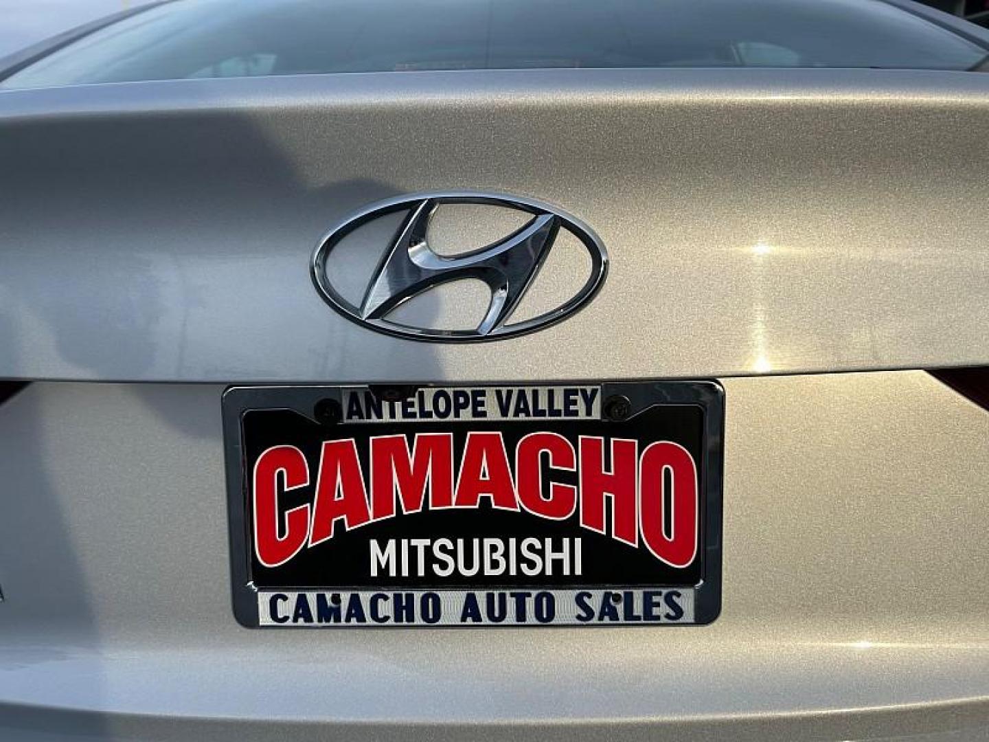 2018 SILVER Hyundai Elantra (KMHD84LF6JU) with an 4-Cyl 2.0 Liter engine, Auto 6-Spd Shiftronic transmission, located at 412 Auto Vista Drive, Palmdale, CA, 93551, (661) 945-0620, 34.592636, -118.136681 - Photo#11