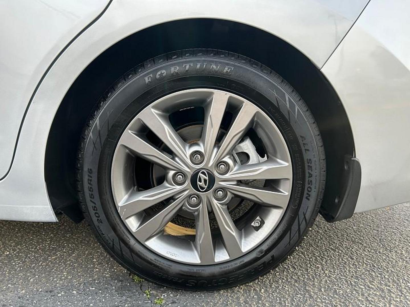 2018 SILVER Hyundai Elantra (KMHD84LF6JU) with an 4-Cyl 2.0 Liter engine, Auto 6-Spd Shiftronic transmission, located at 412 Auto Vista Drive, Palmdale, CA, 93551, (661) 945-0620, 34.592636, -118.136681 - Photo#12