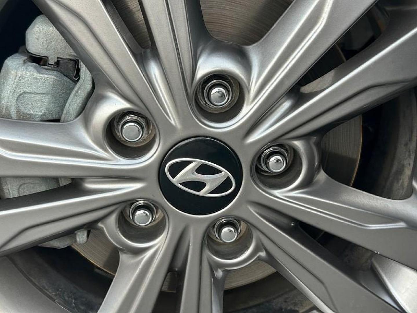 2018 SILVER Hyundai Elantra (KMHD84LF6JU) with an 4-Cyl 2.0 Liter engine, Auto 6-Spd Shiftronic transmission, located at 412 Auto Vista Drive, Palmdale, CA, 93551, (661) 945-0620, 34.592636, -118.136681 - Photo#14