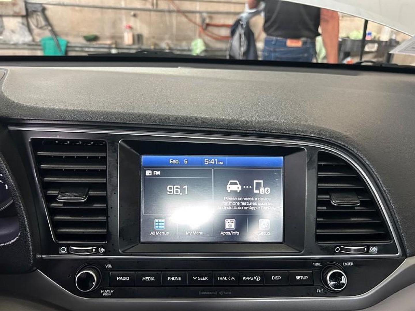 2018 SILVER Hyundai Elantra (KMHD84LF6JU) with an 4-Cyl 2.0 Liter engine, Auto 6-Spd Shiftronic transmission, located at 412 Auto Vista Drive, Palmdale, CA, 93551, (661) 945-0620, 34.592636, -118.136681 - Photo#24