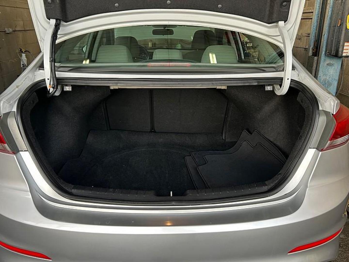 2018 SILVER Hyundai Elantra (KMHD84LF6JU) with an 4-Cyl 2.0 Liter engine, Auto 6-Spd Shiftronic transmission, located at 412 Auto Vista Drive, Palmdale, CA, 93551, (661) 945-0620, 34.592636, -118.136681 - Photo#27