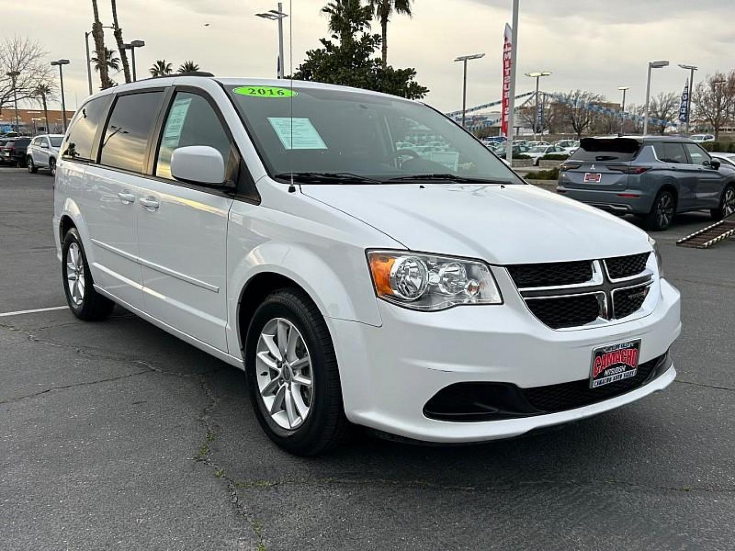 2016 WHITE Dodge Grand Caravan (2C4RDGCG6GR) with an V6 Flex Fuel 3.6 Liter engine, Automatic 6-Spd transmission, located at 412 Auto Vista Drive, Palmdale, CA, 93551, (661) 945-0620, 34.592636, -118.136681 - Photo#0