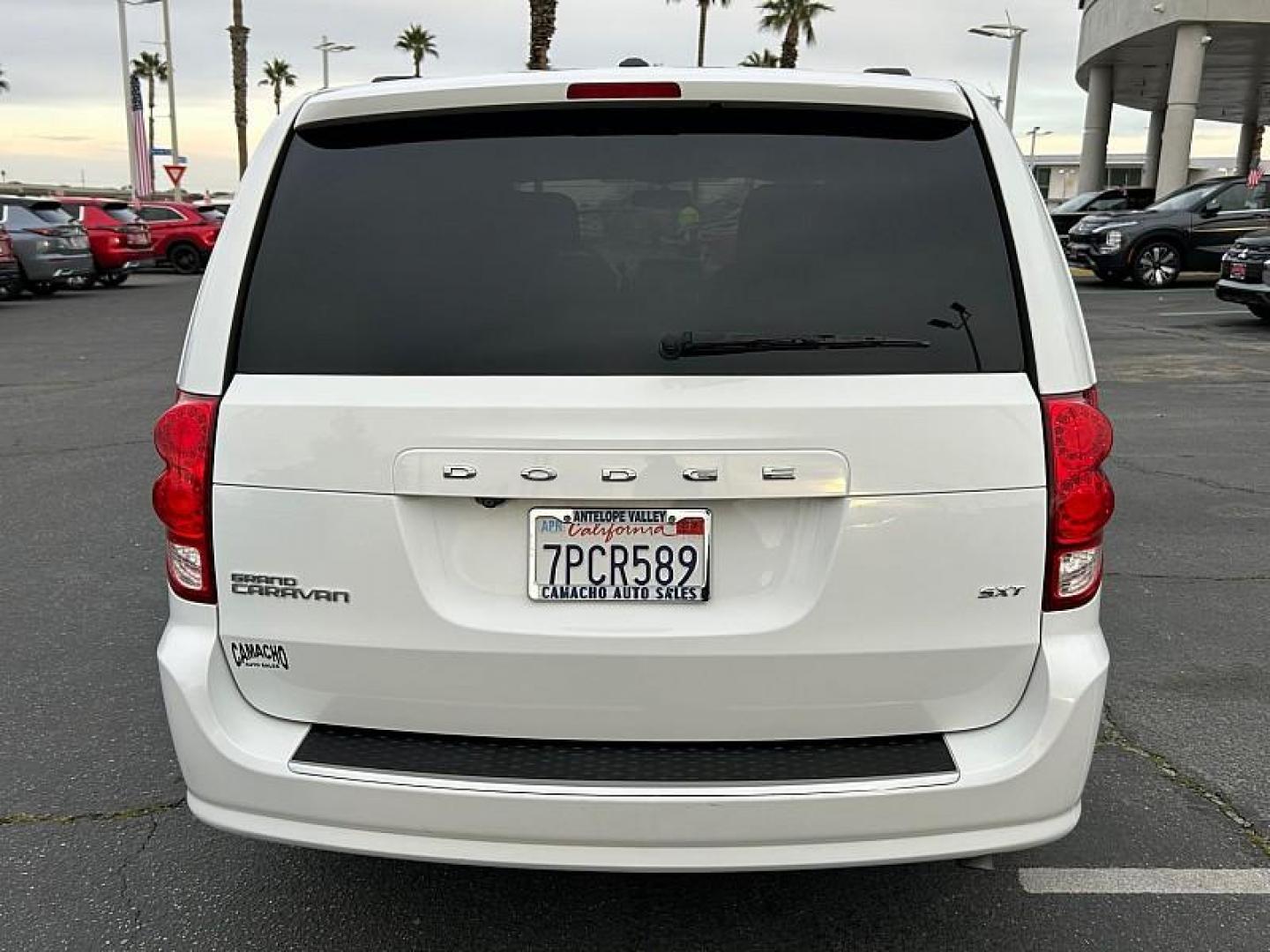 2016 WHITE Dodge Grand Caravan (2C4RDGCG6GR) with an V6 Flex Fuel 3.6 Liter engine, Automatic 6-Spd transmission, located at 412 Auto Vista Drive, Palmdale, CA, 93551, (661) 945-0620, 34.592636, -118.136681 - Photo#3