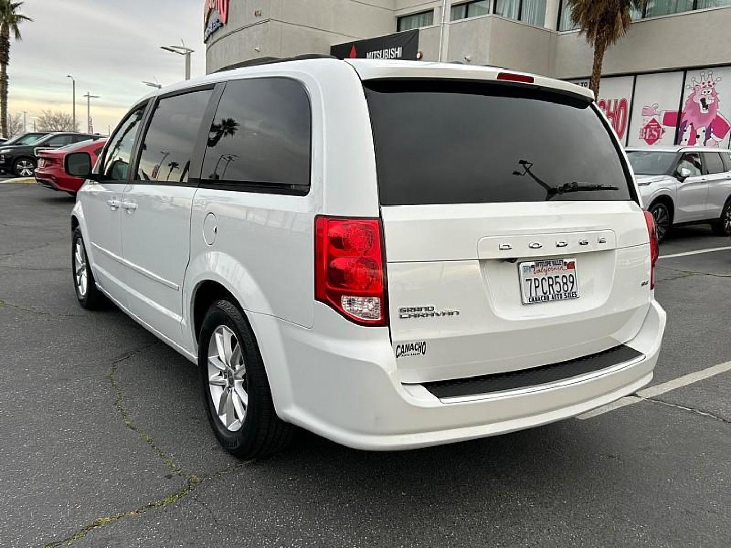 2016 WHITE Dodge Grand Caravan (2C4RDGCG6GR) with an V6 Flex Fuel 3.6 Liter engine, Automatic 6-Spd transmission, located at 412 Auto Vista Drive, Palmdale, CA, 93551, (661) 945-0620, 34.592636, -118.136681 - Photo#4