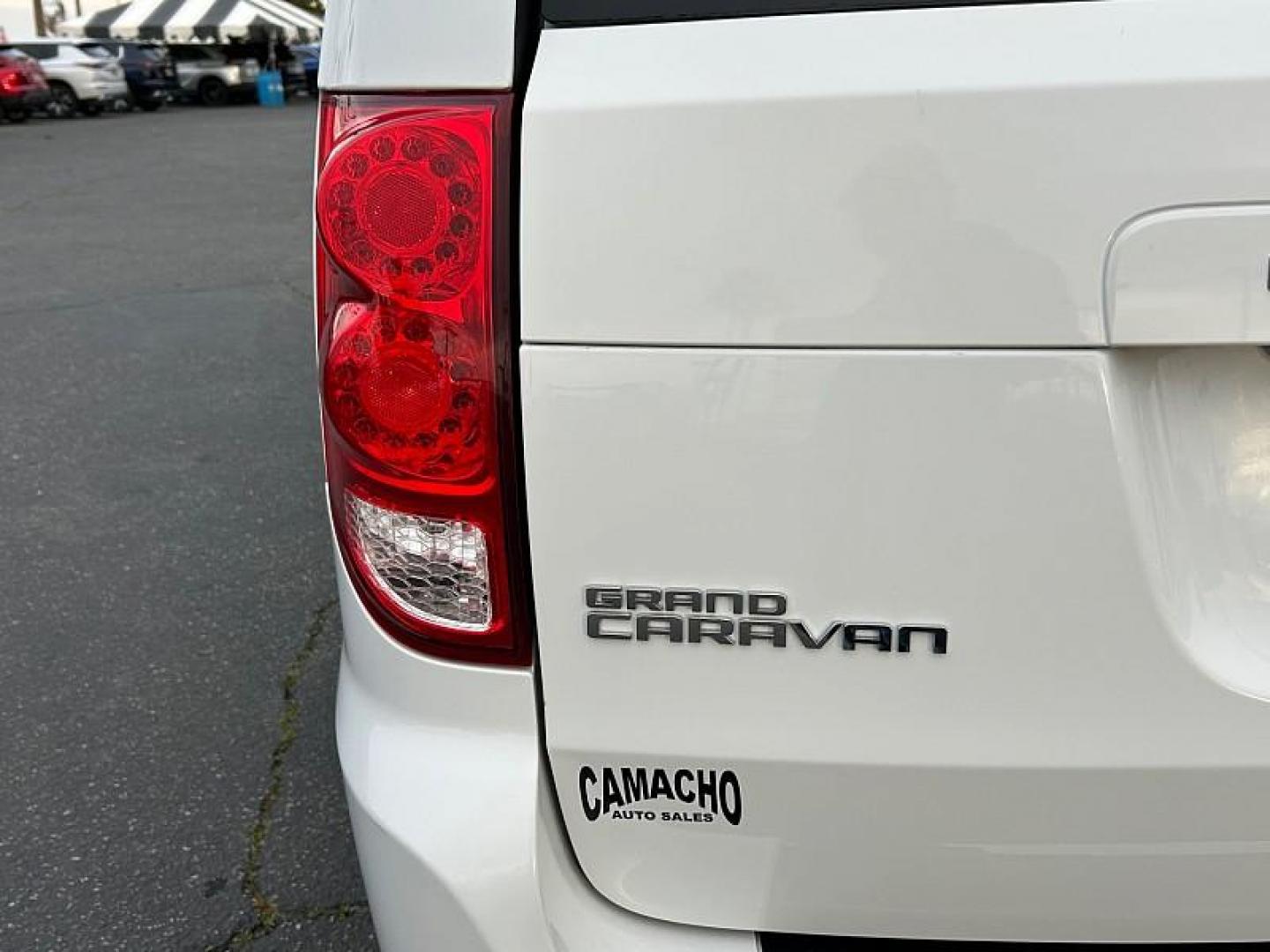2016 WHITE Dodge Grand Caravan (2C4RDGCG6GR) with an V6 Flex Fuel 3.6 Liter engine, Automatic 6-Spd transmission, located at 412 Auto Vista Drive, Palmdale, CA, 93551, (661) 945-0620, 34.592636, -118.136681 - Photo#12