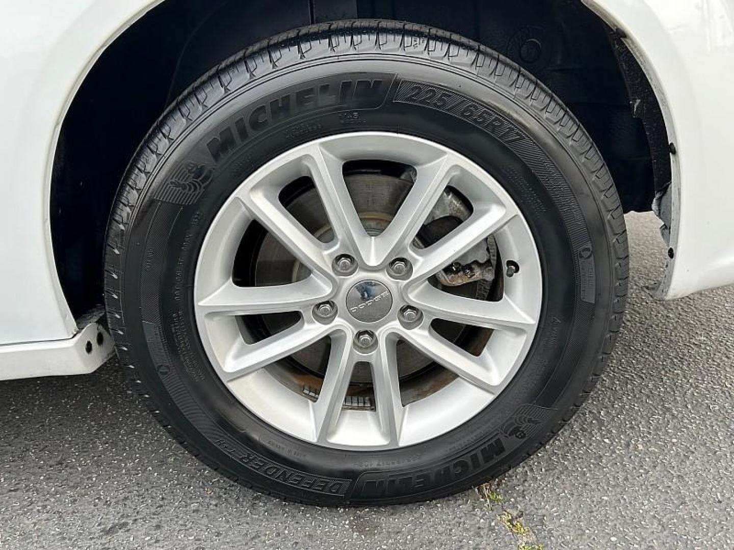 2016 WHITE Dodge Grand Caravan (2C4RDGCG6GR) with an V6 Flex Fuel 3.6 Liter engine, Automatic 6-Spd transmission, located at 412 Auto Vista Drive, Palmdale, CA, 93551, (661) 945-0620, 34.592636, -118.136681 - Photo#15