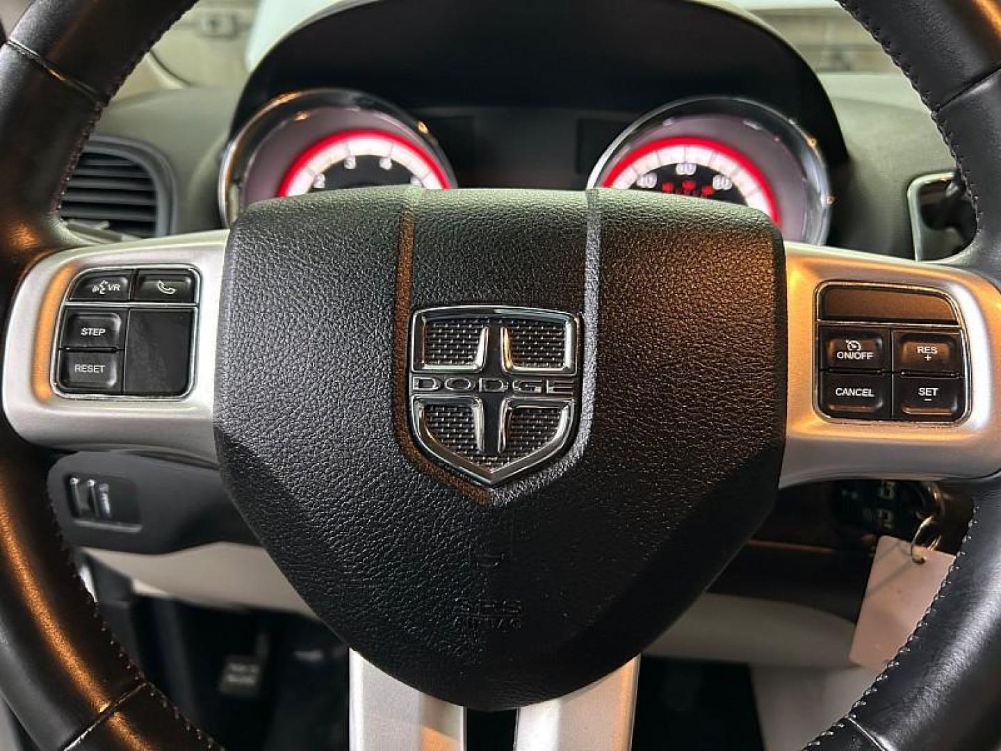 2016 WHITE Dodge Grand Caravan (2C4RDGCG6GR) with an V6 Flex Fuel 3.6 Liter engine, Automatic 6-Spd transmission, located at 412 Auto Vista Drive, Palmdale, CA, 93551, (661) 945-0620, 34.592636, -118.136681 - Photo#19