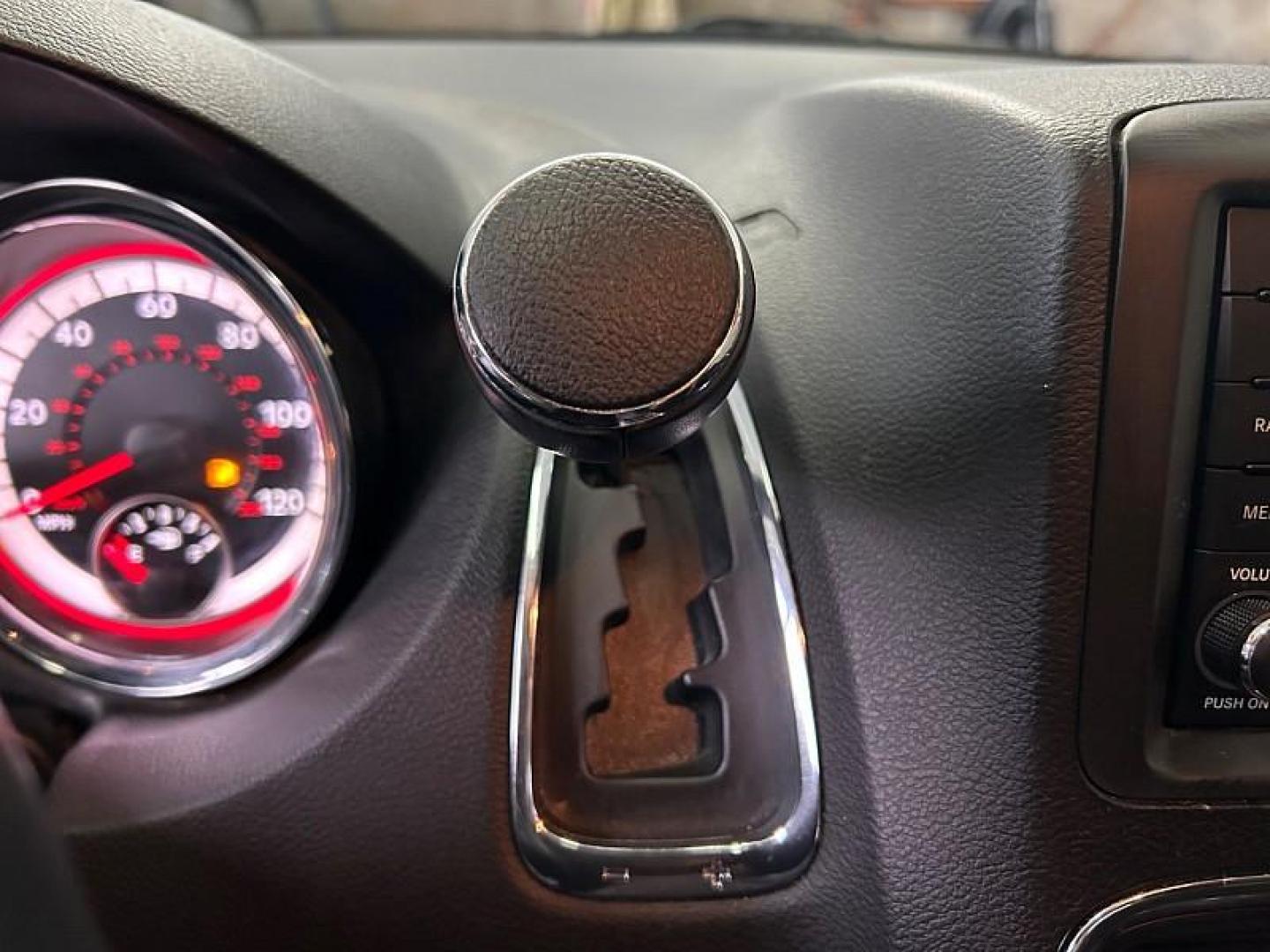 2016 WHITE Dodge Grand Caravan (2C4RDGCG6GR) with an V6 Flex Fuel 3.6 Liter engine, Automatic 6-Spd transmission, located at 412 Auto Vista Drive, Palmdale, CA, 93551, (661) 945-0620, 34.592636, -118.136681 - Photo#20