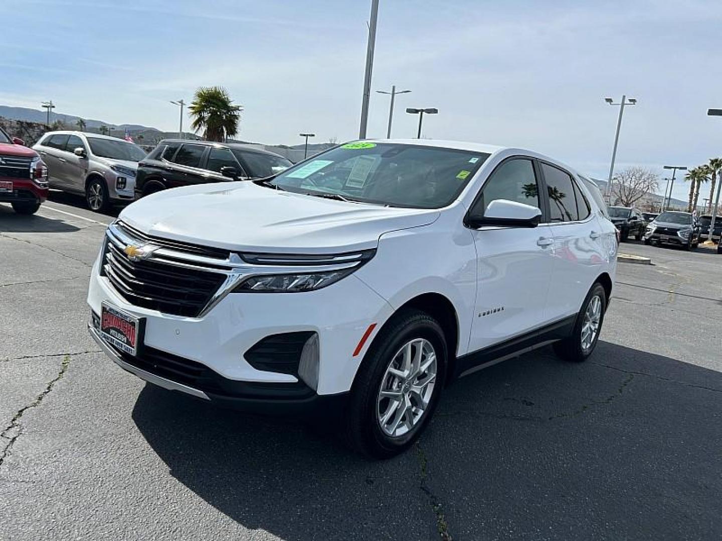 2024 WHITE Chevrolet Equinox (3GNAXUEG9RL) with an 4-Cyl Turbo 1.5 Liter engine, Automatic 6-Spd w/Overdrive transmission, located at 412 Auto Vista Drive, Palmdale, CA, 93551, (661) 945-0620, 34.592636, -118.136681 - Photo#4