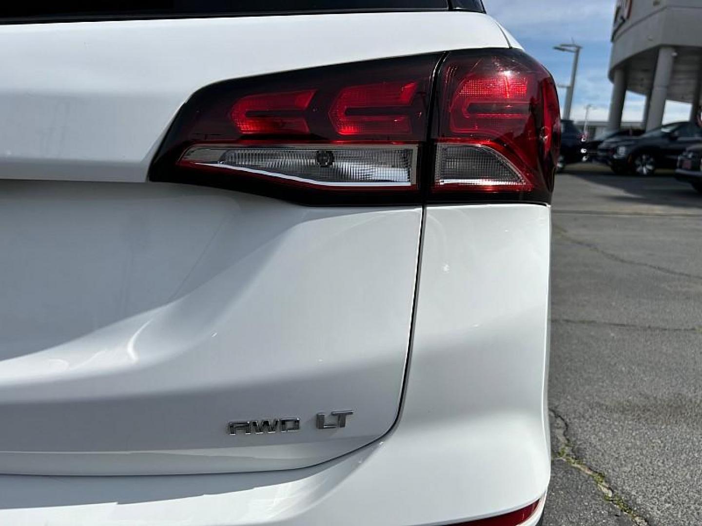 2024 WHITE Chevrolet Equinox (3GNAXUEG9RL) with an 4-Cyl Turbo 1.5 Liter engine, Automatic 6-Spd w/Overdrive transmission, located at 412 Auto Vista Drive, Palmdale, CA, 93551, (661) 945-0620, 34.592636, -118.136681 - Photo#12