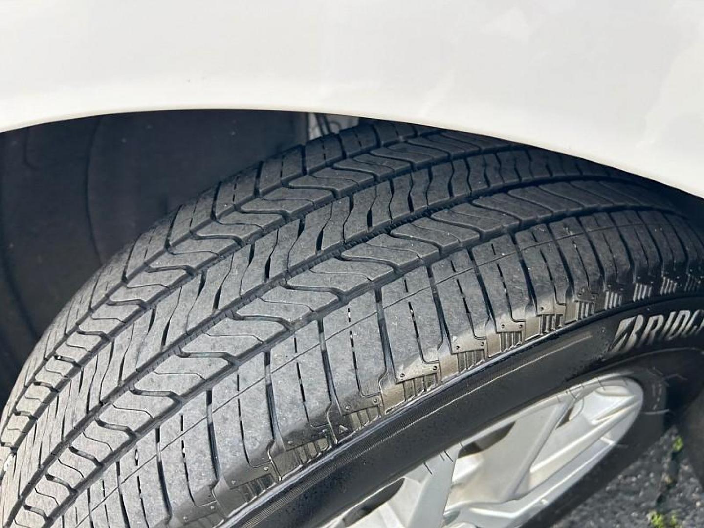 2024 WHITE Chevrolet Equinox (3GNAXUEG9RL) with an 4-Cyl Turbo 1.5 Liter engine, Automatic 6-Spd w/Overdrive transmission, located at 412 Auto Vista Drive, Palmdale, CA, 93551, (661) 945-0620, 34.592636, -118.136681 - Photo#14