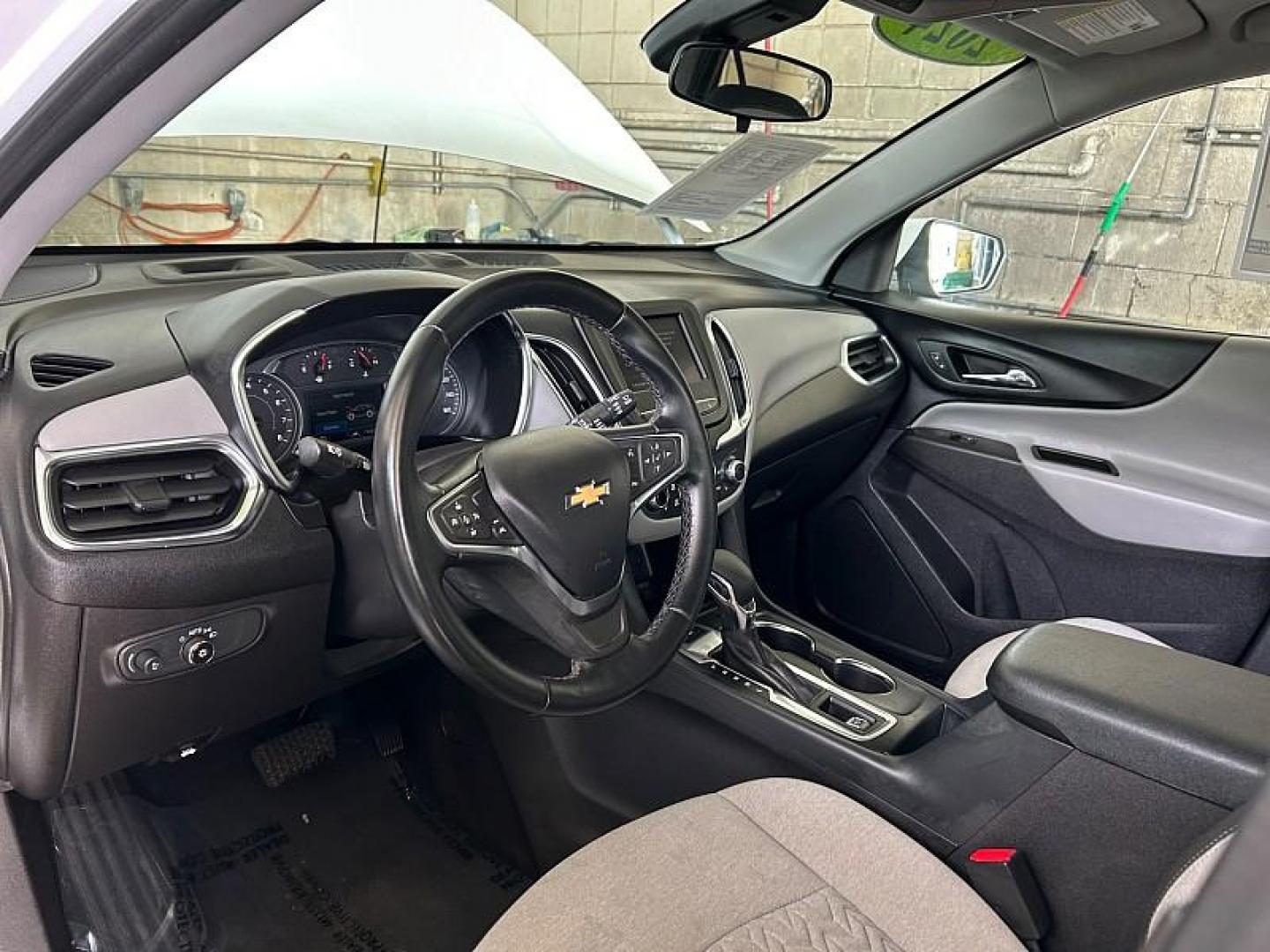 2024 WHITE Chevrolet Equinox (3GNAXUEG9RL) with an 4-Cyl Turbo 1.5 Liter engine, Automatic 6-Spd w/Overdrive transmission, located at 412 Auto Vista Drive, Palmdale, CA, 93551, (661) 945-0620, 34.592636, -118.136681 - Photo#17