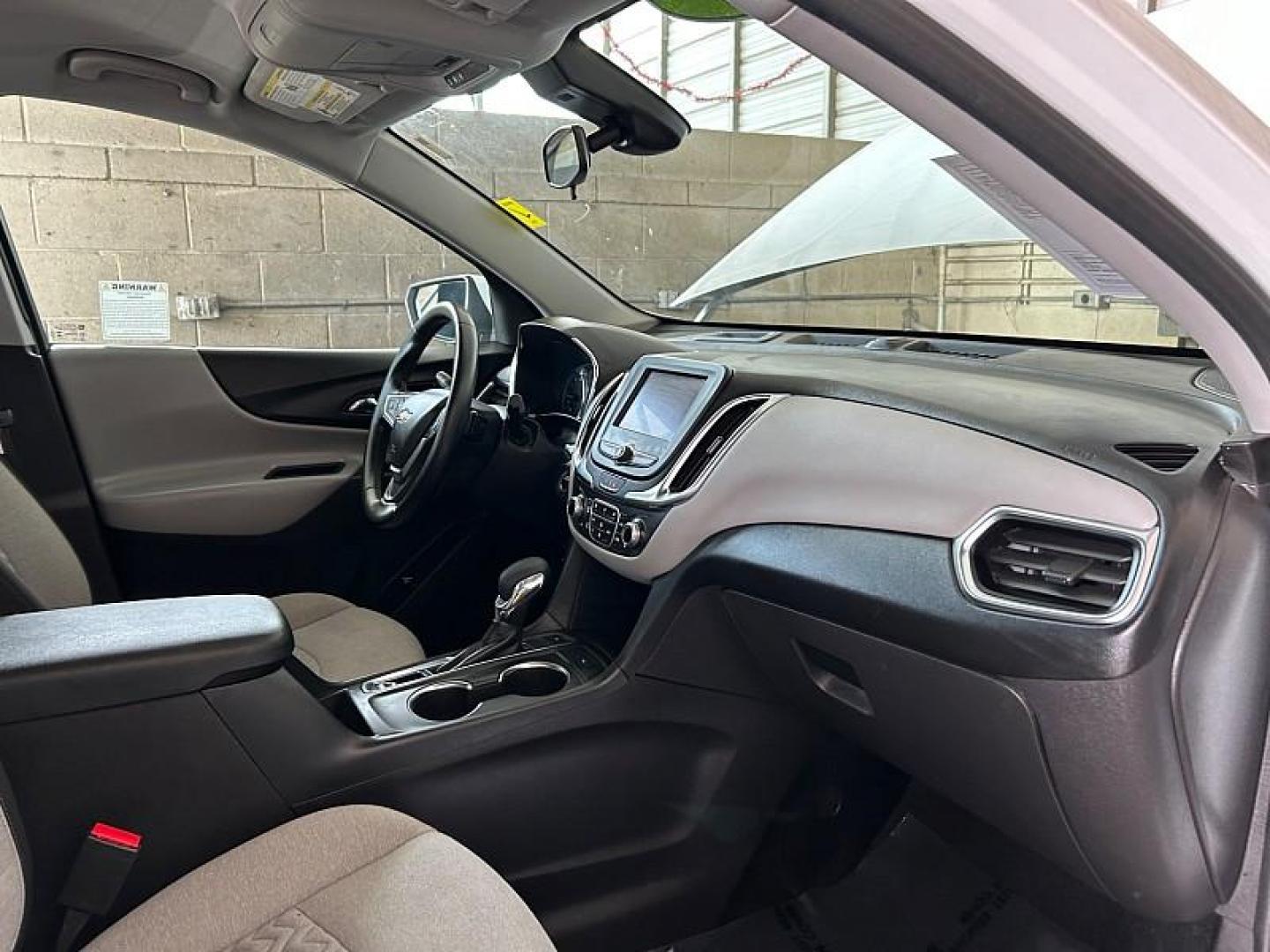2024 WHITE Chevrolet Equinox (3GNAXUEG9RL) with an 4-Cyl Turbo 1.5 Liter engine, Automatic 6-Spd w/Overdrive transmission, located at 412 Auto Vista Drive, Palmdale, CA, 93551, (661) 945-0620, 34.592636, -118.136681 - Photo#21
