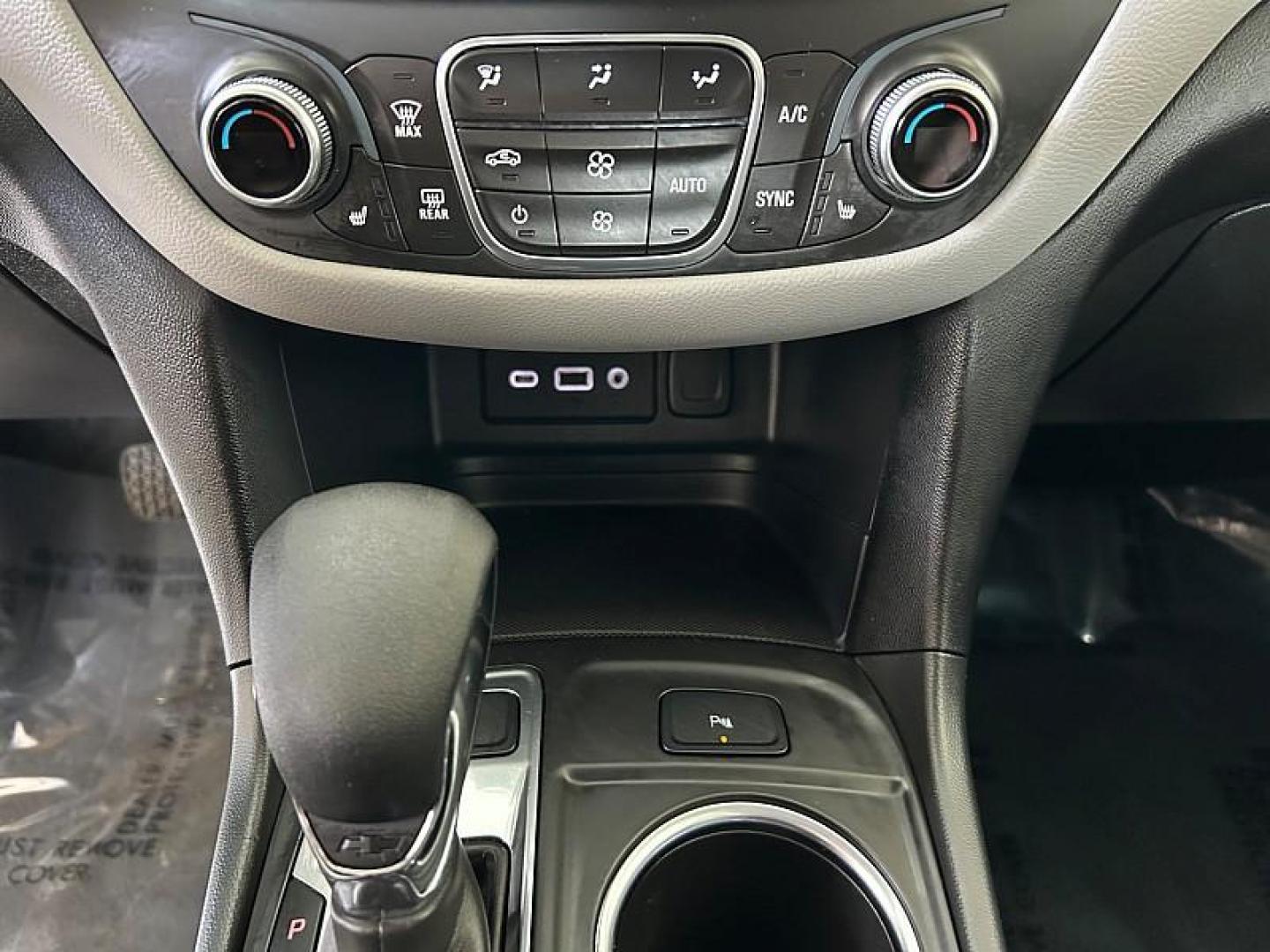 2024 WHITE Chevrolet Equinox (3GNAXUEG9RL) with an 4-Cyl Turbo 1.5 Liter engine, Automatic 6-Spd w/Overdrive transmission, located at 412 Auto Vista Drive, Palmdale, CA, 93551, (661) 945-0620, 34.592636, -118.136681 - Photo#25