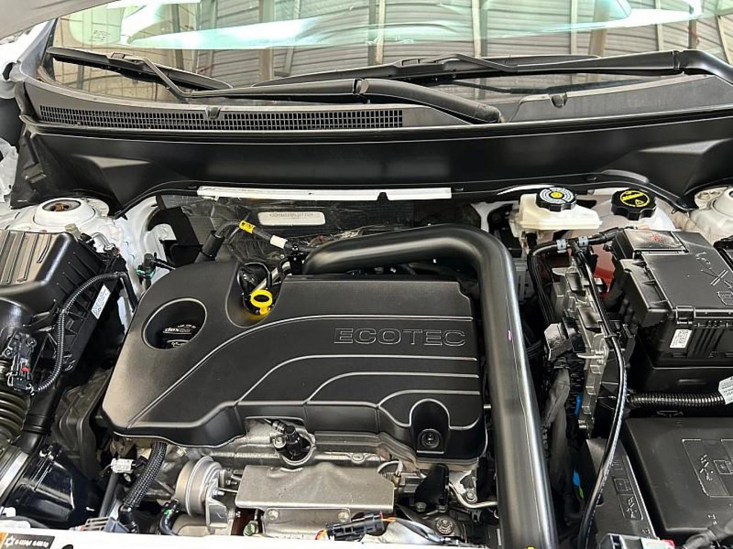 2024 WHITE Chevrolet Equinox (3GNAXUEG9RL) with an 4-Cyl Turbo 1.5 Liter engine, Automatic 6-Spd w/Overdrive transmission, located at 412 Auto Vista Drive, Palmdale, CA, 93551, (661) 945-0620, 34.592636, -118.136681 - Photo#28