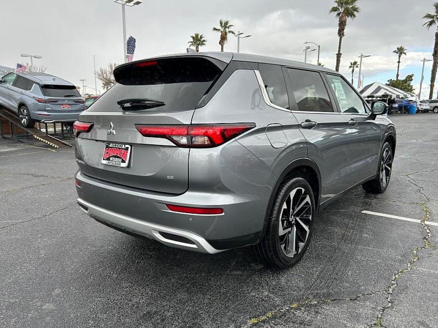 2024 SILVER Mitsubishi Outlander (JA4J3VA80RZ) with an 4-Cyl 2.5 Liter engine, Automatic CVT transmission, located at 412 Auto Vista Drive, Palmdale, CA, 93551, (661) 945-0620, 34.592636, -118.136681 - Photo#2