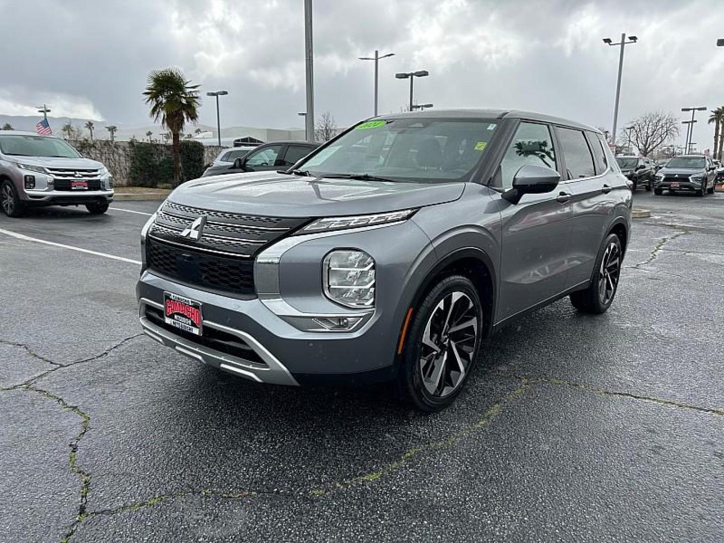2024 SILVER Mitsubishi Outlander (JA4J3VA80RZ) with an 4-Cyl 2.5 Liter engine, Automatic CVT transmission, located at 412 Auto Vista Drive, Palmdale, CA, 93551, (661) 945-0620, 34.592636, -118.136681 - Photo#5